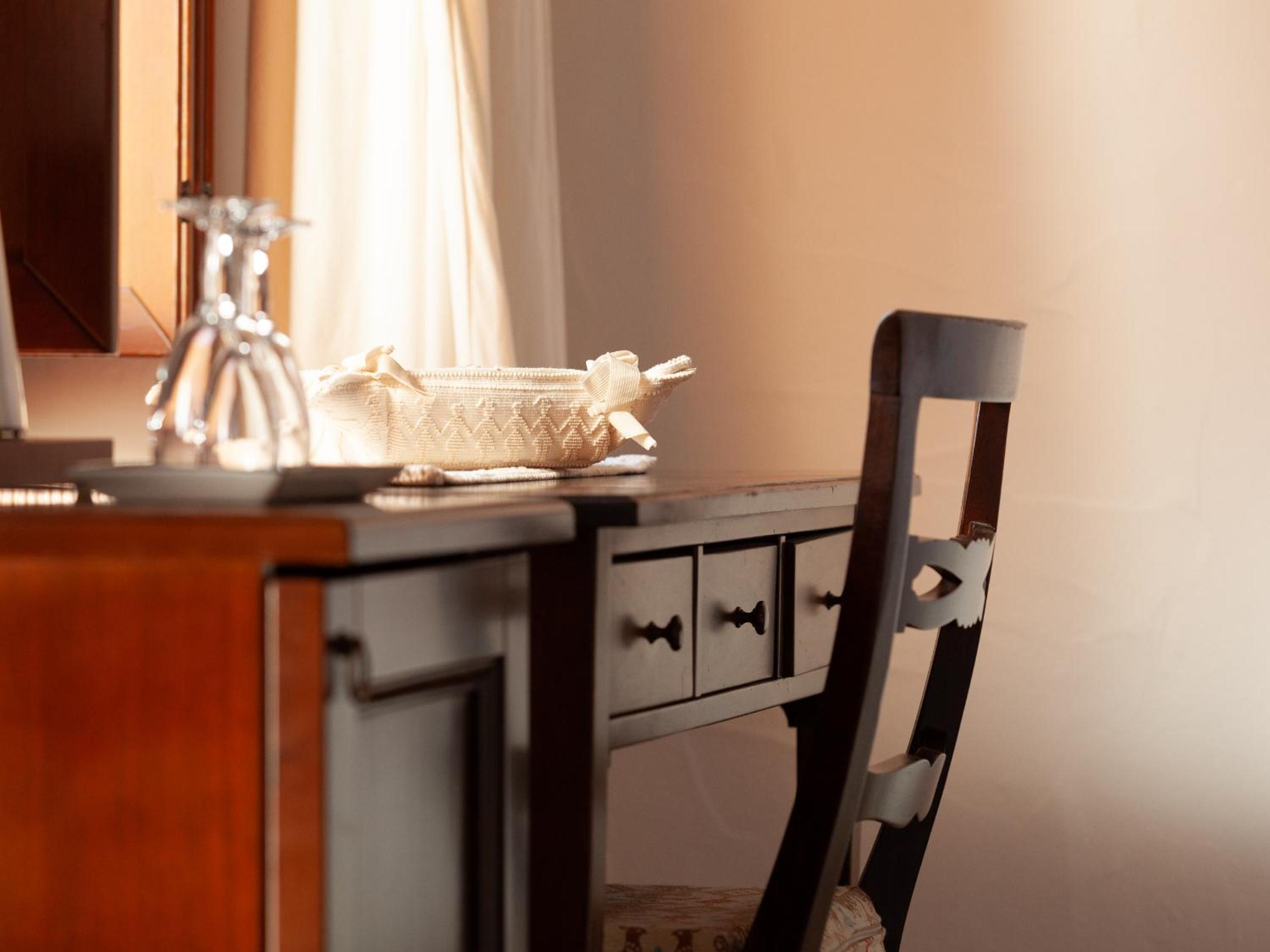 Deluxe Junior Suite - Photo 15