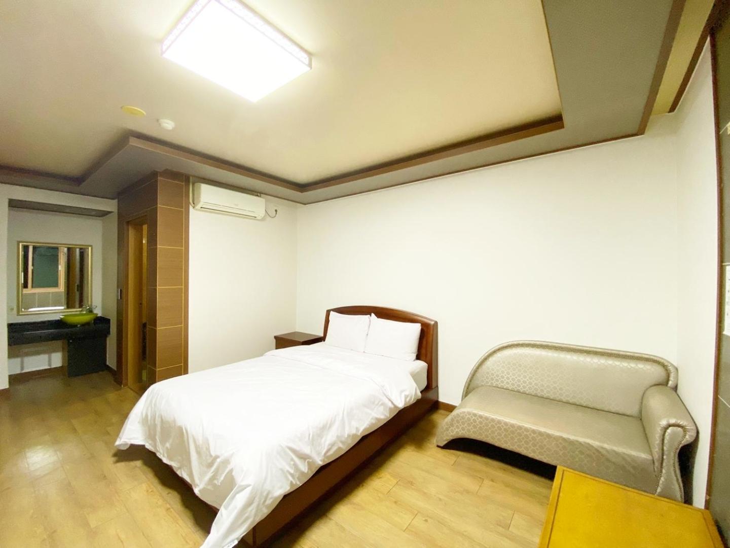 Standard Double Room photo 3