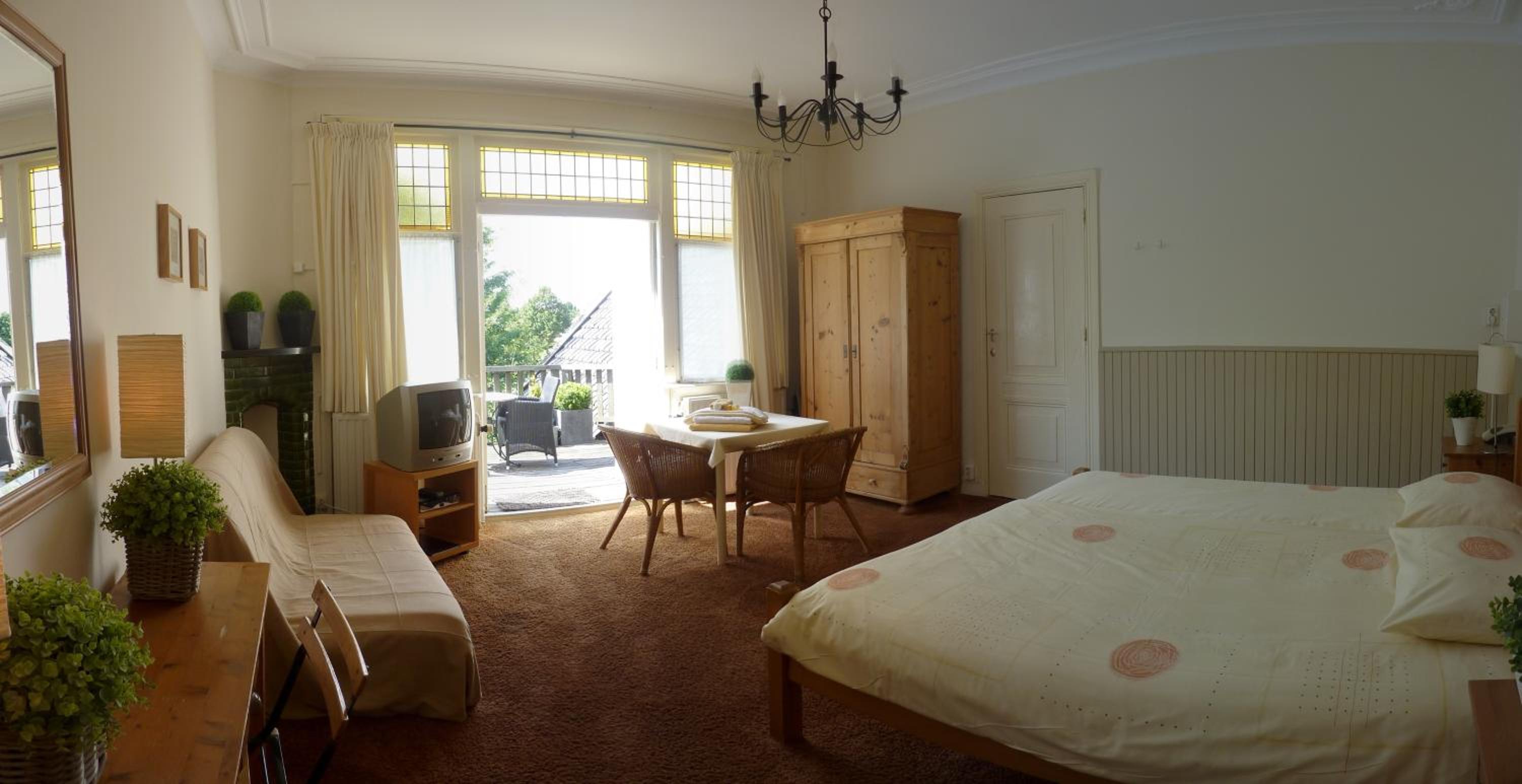 Large Double Room With Balcony photo 1