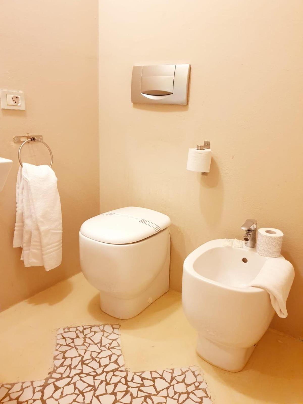 Double Room - Photo 15