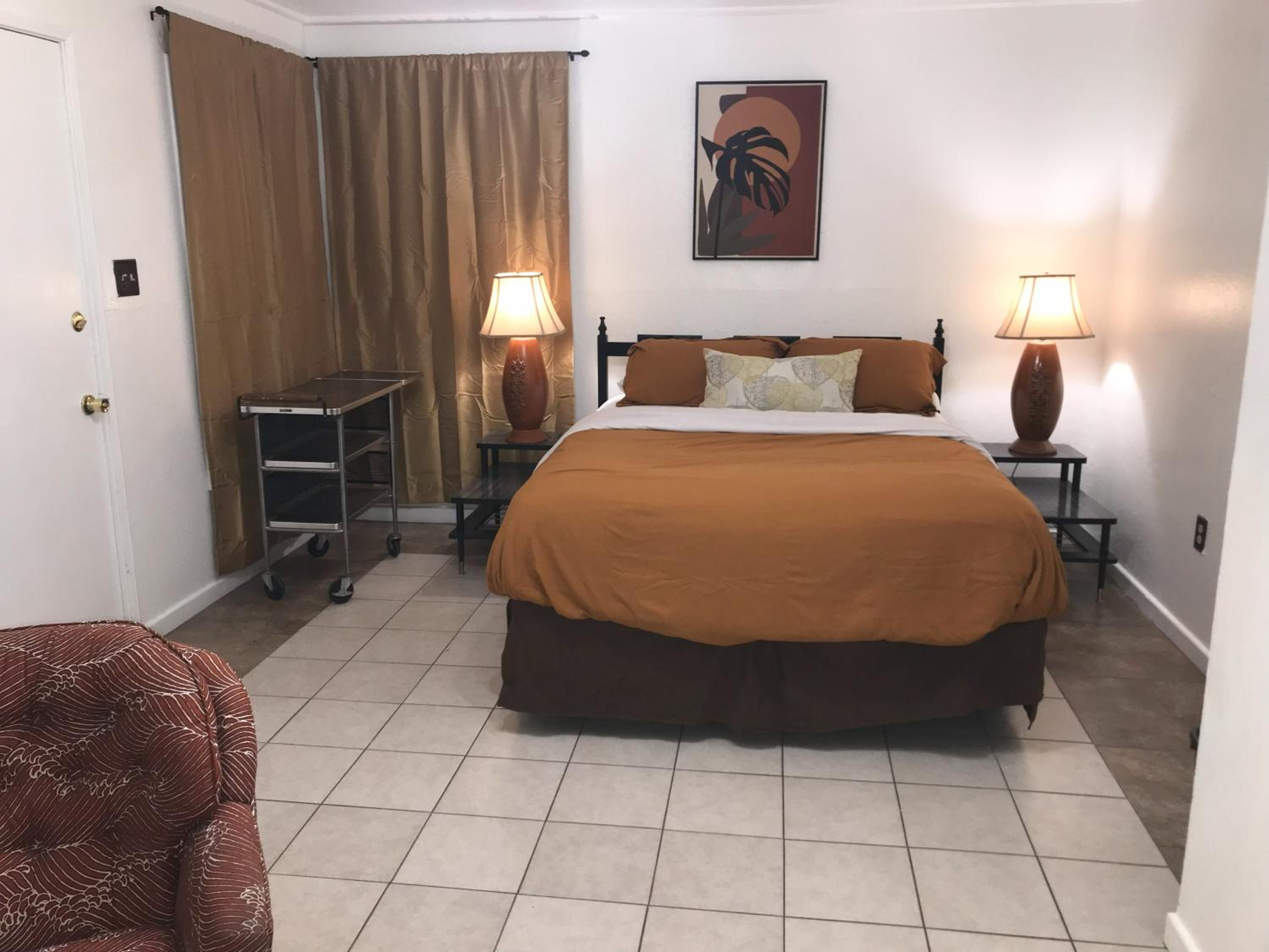 Deluxe Queen Suite