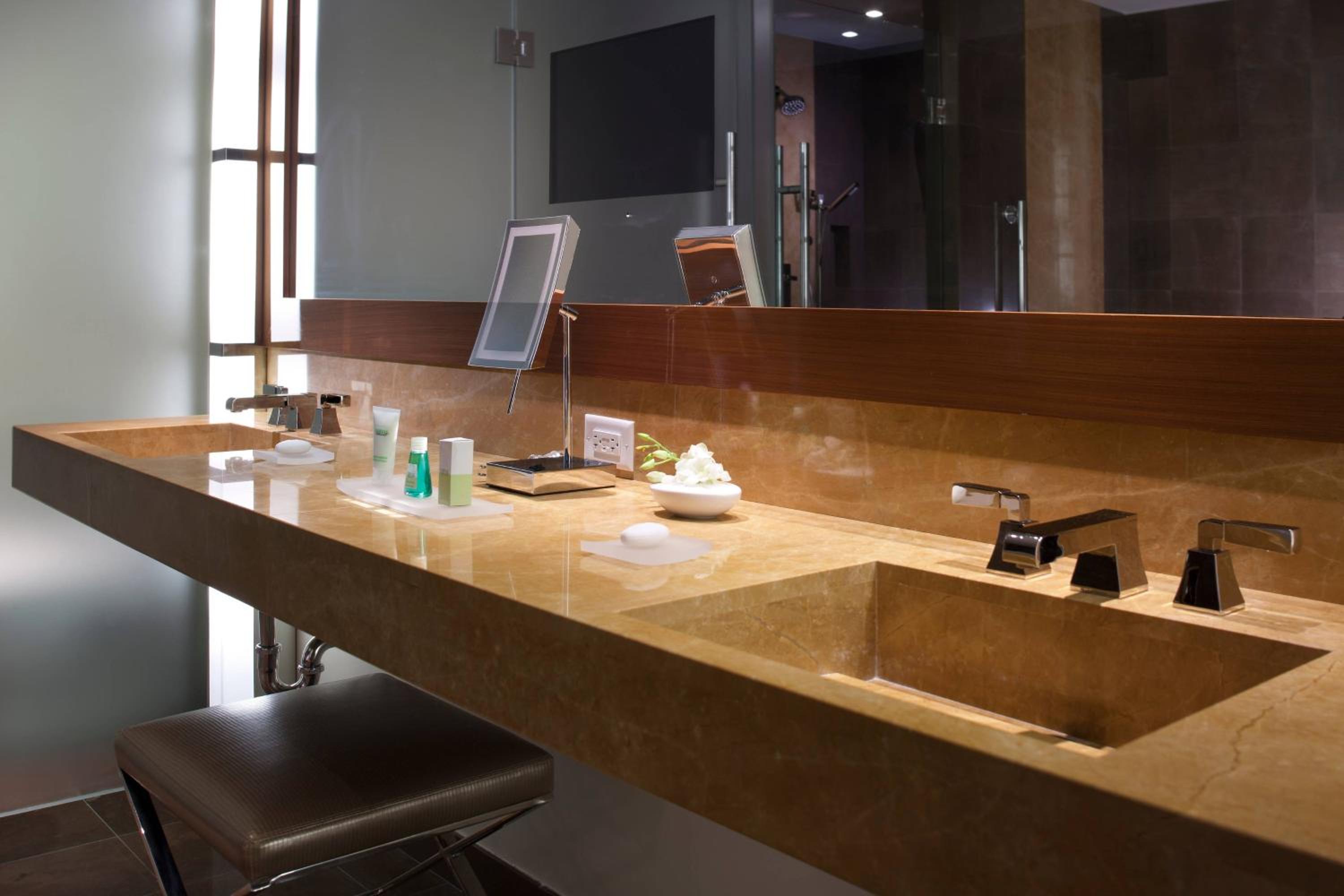 Superior King Room with Bay View