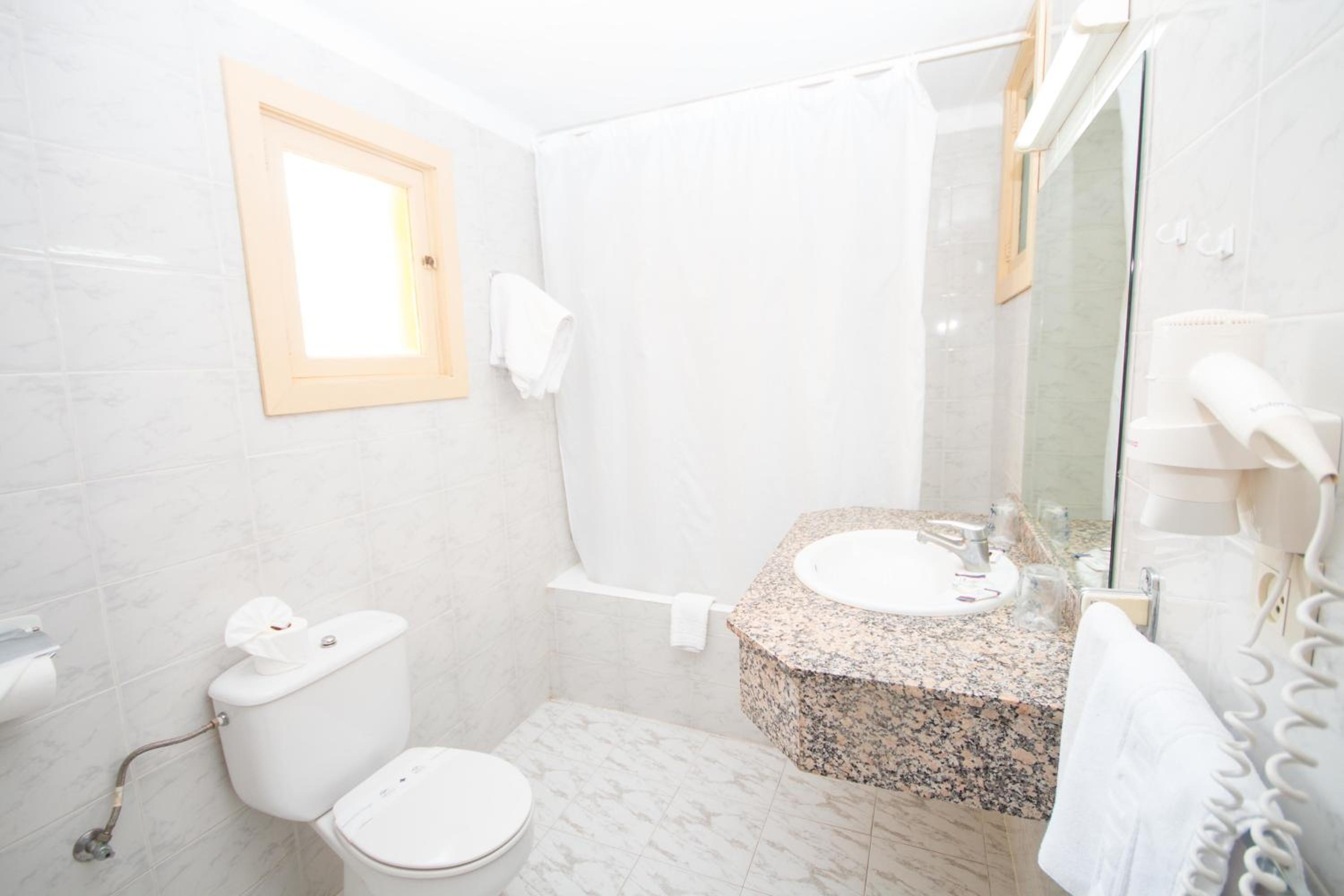 Double Or Twin Room - Photo 3