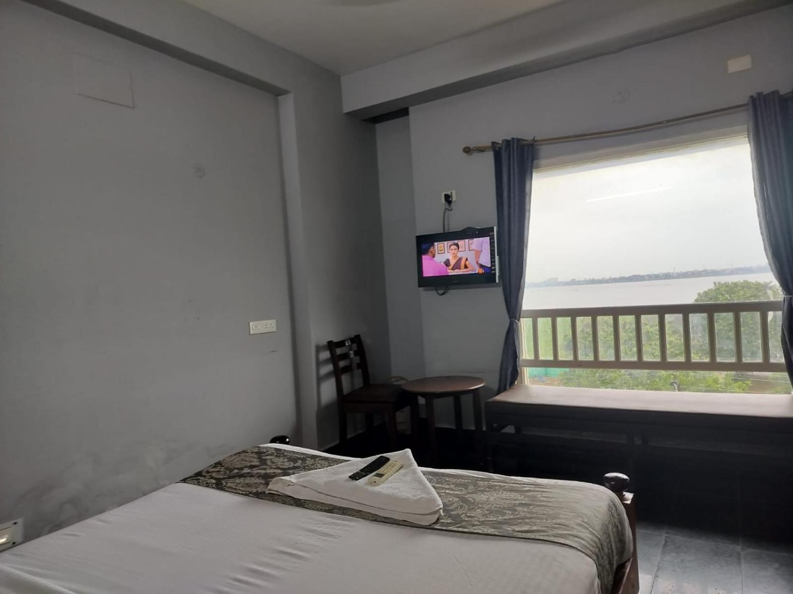 Deluxe Double Room - Photo 15