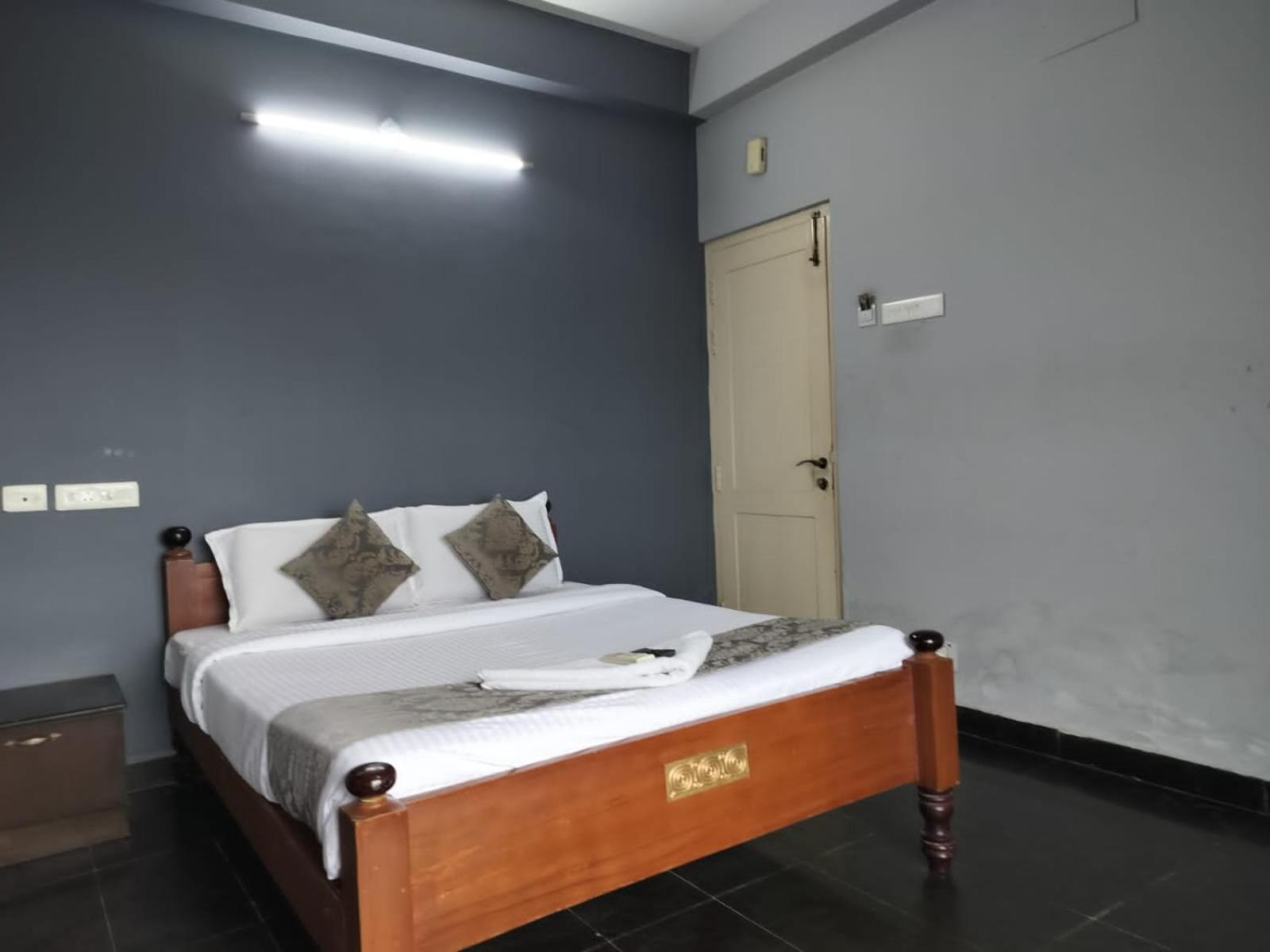 Deluxe Double Room - Photo 13