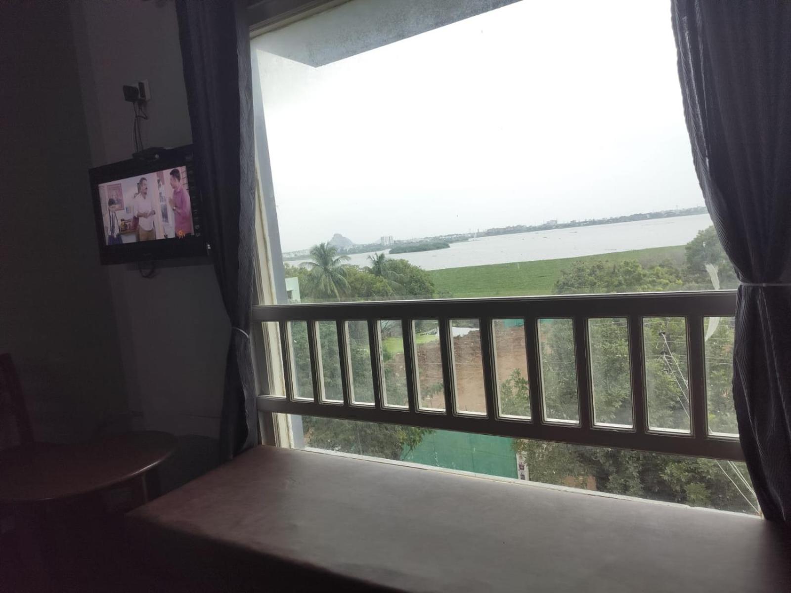 Deluxe Double Room - Photo 12