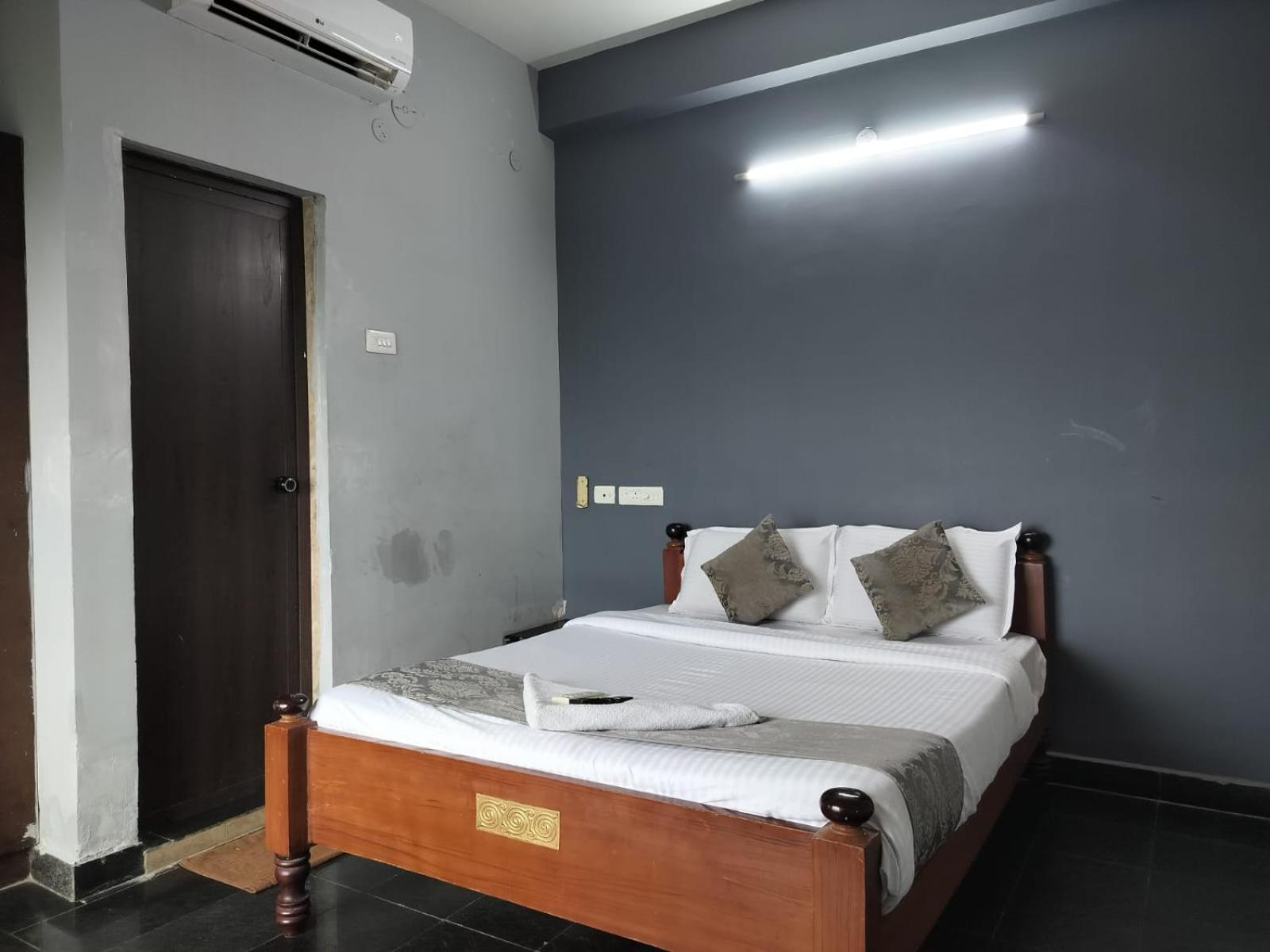 Deluxe Double Room - Photo 11