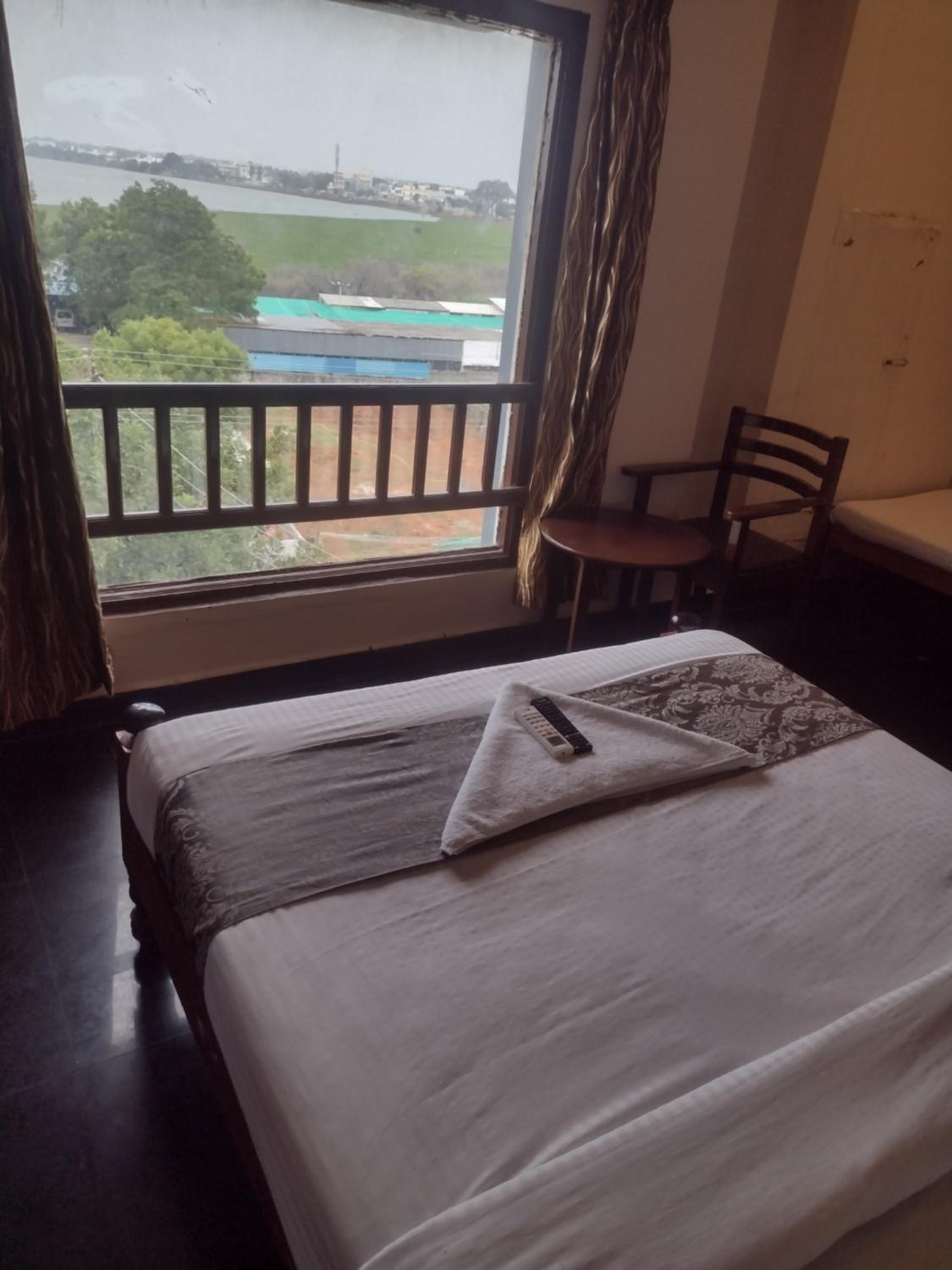 Deluxe Double Room - Photo 8