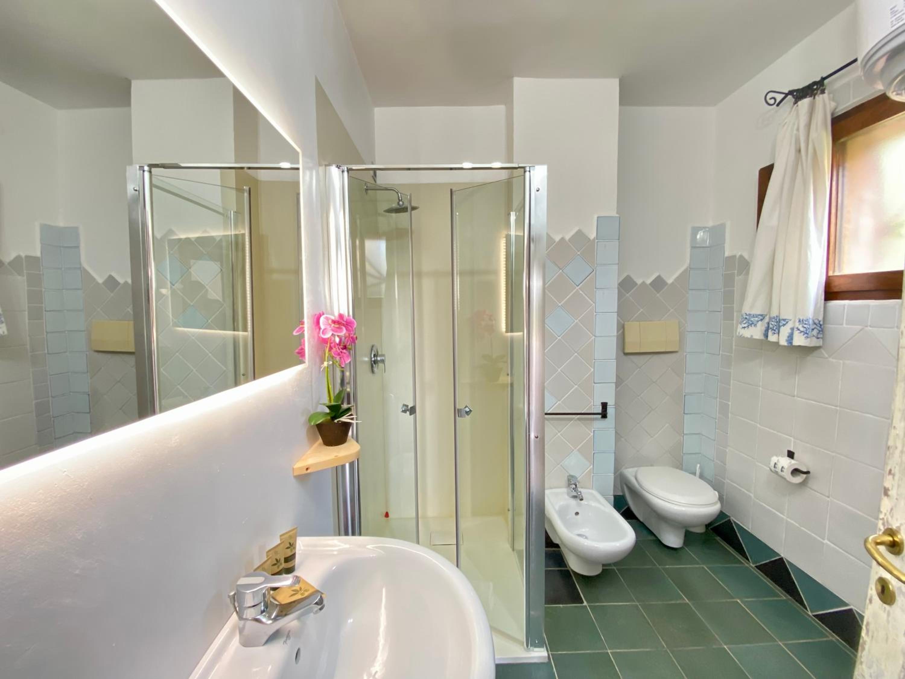 Two-Bedroom Apartment with Balcony photo 3
