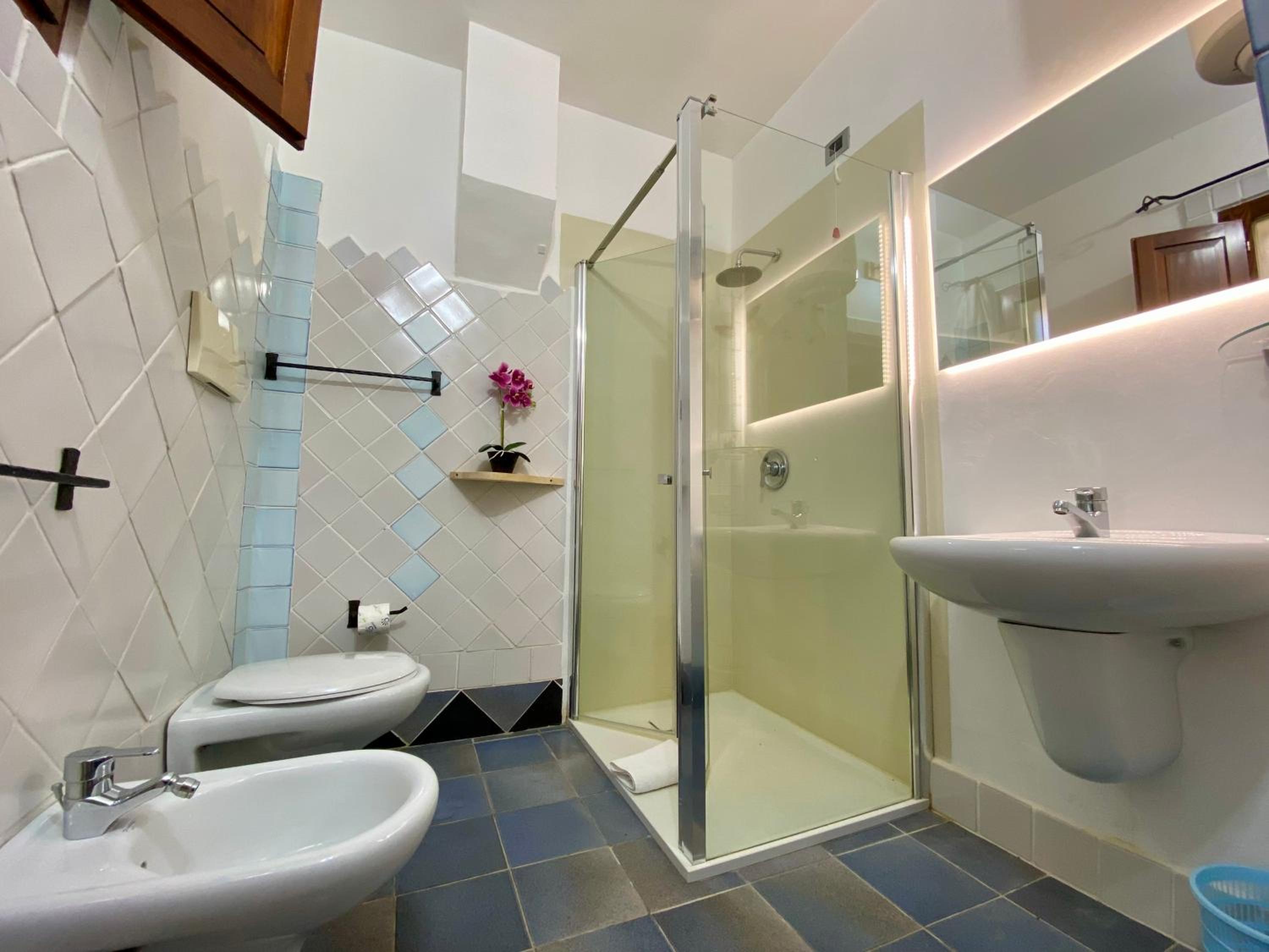 Two-Bedroom Apartment with Balcony photo 2