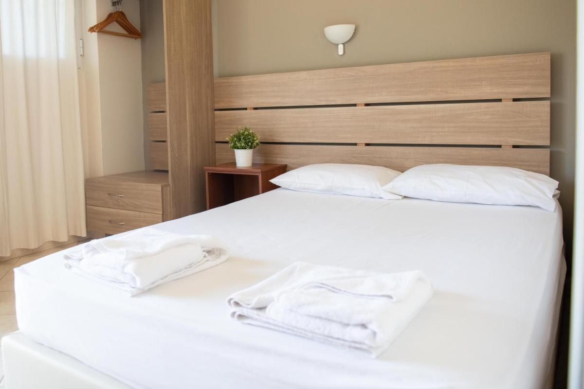 Double Room with Balcony and Sea View - Photo 2