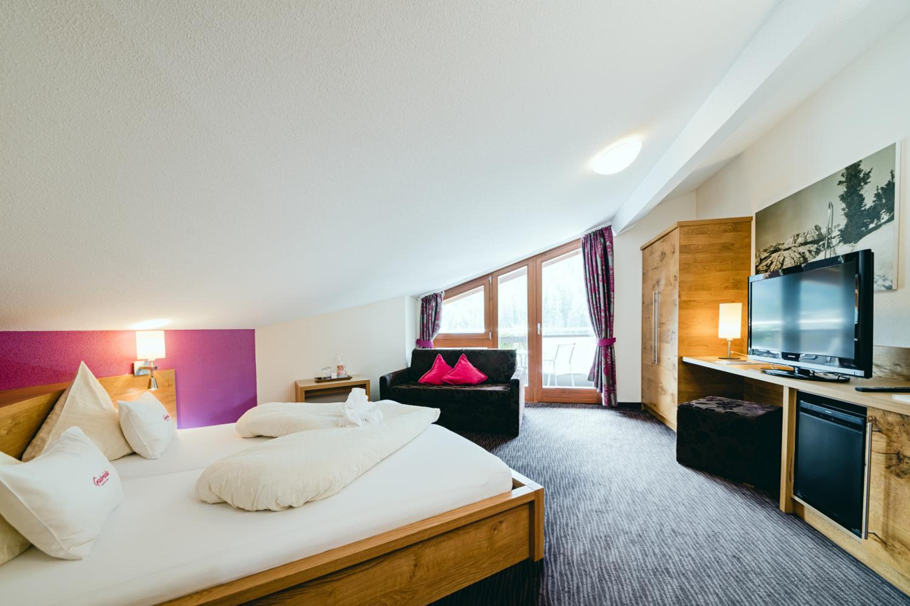 Suite with Mountain View - Photo 2