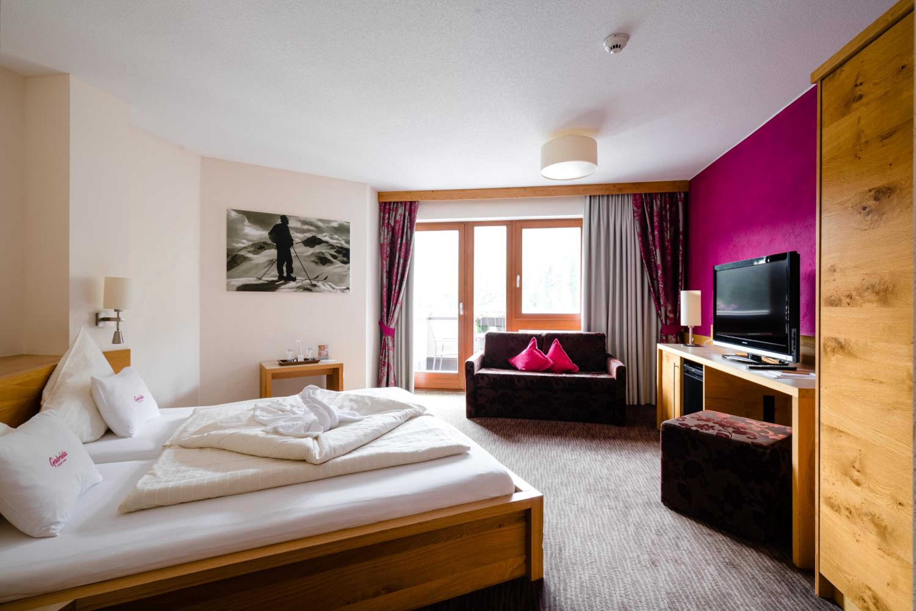 Family Suite with Balcony - Photo 1