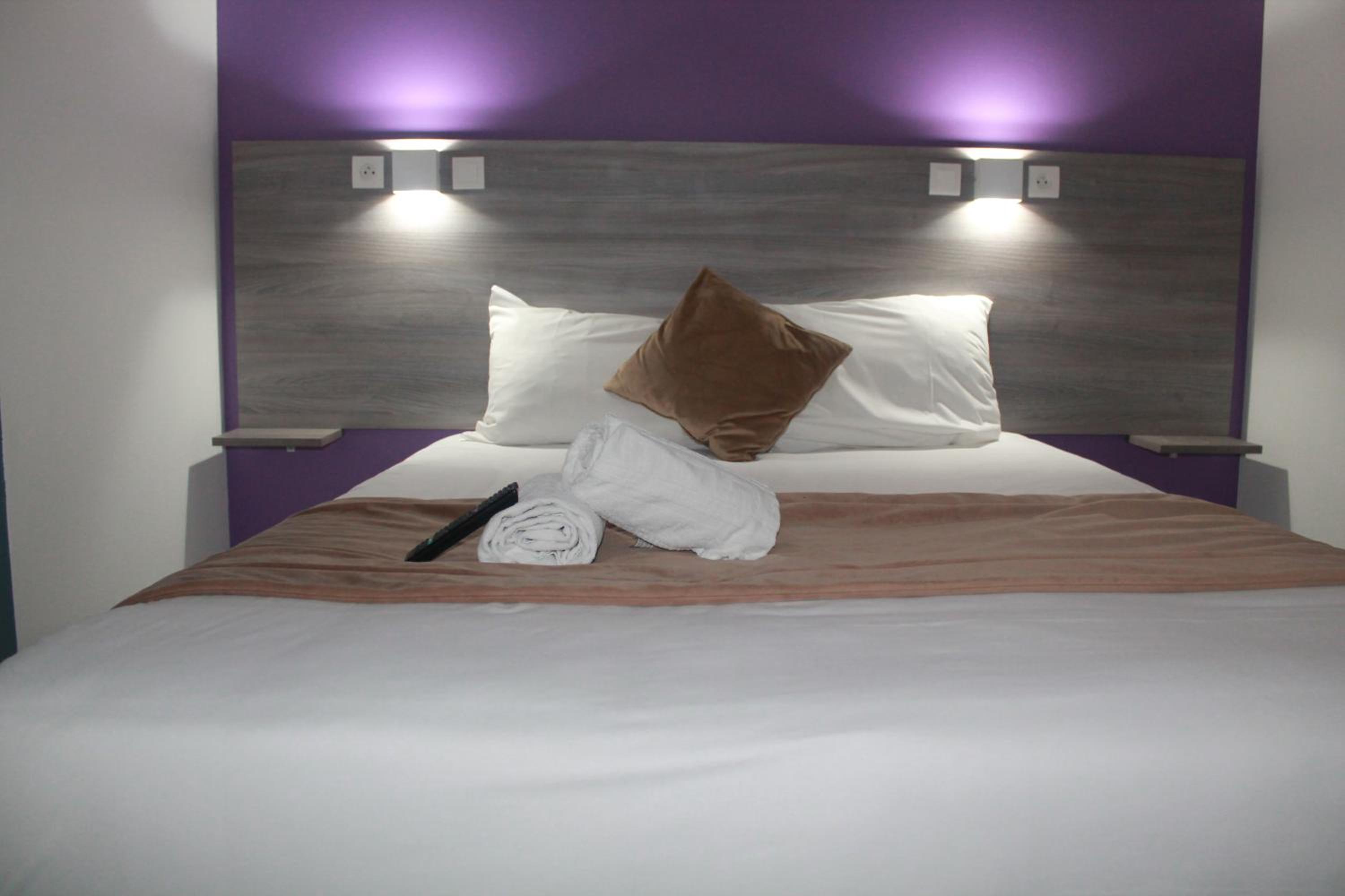 Double Room - Photo 8