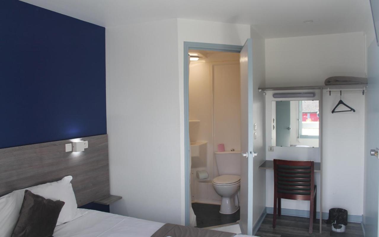 Twin Room - Photo 13