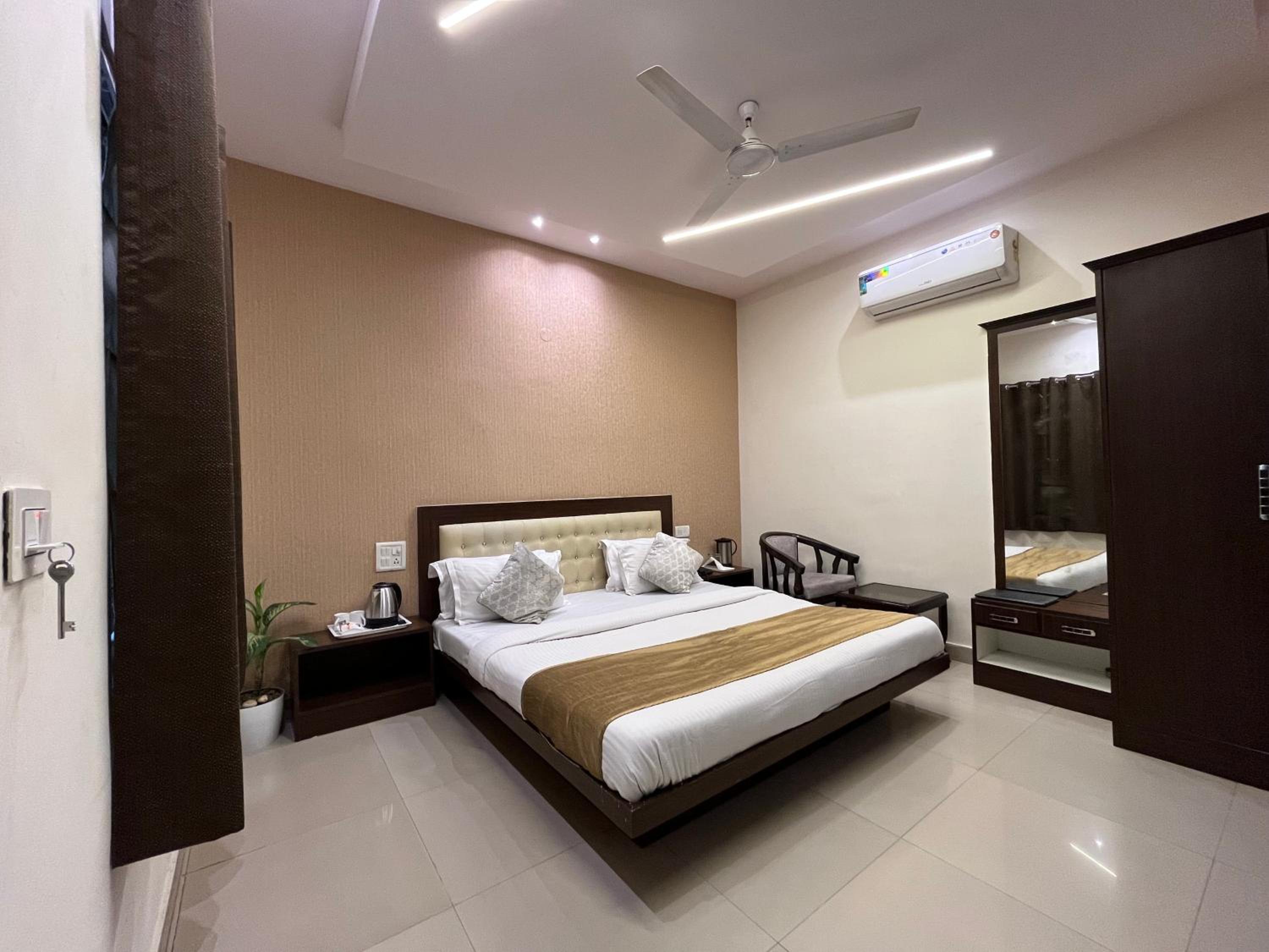 Deluxe Room - Photo 1