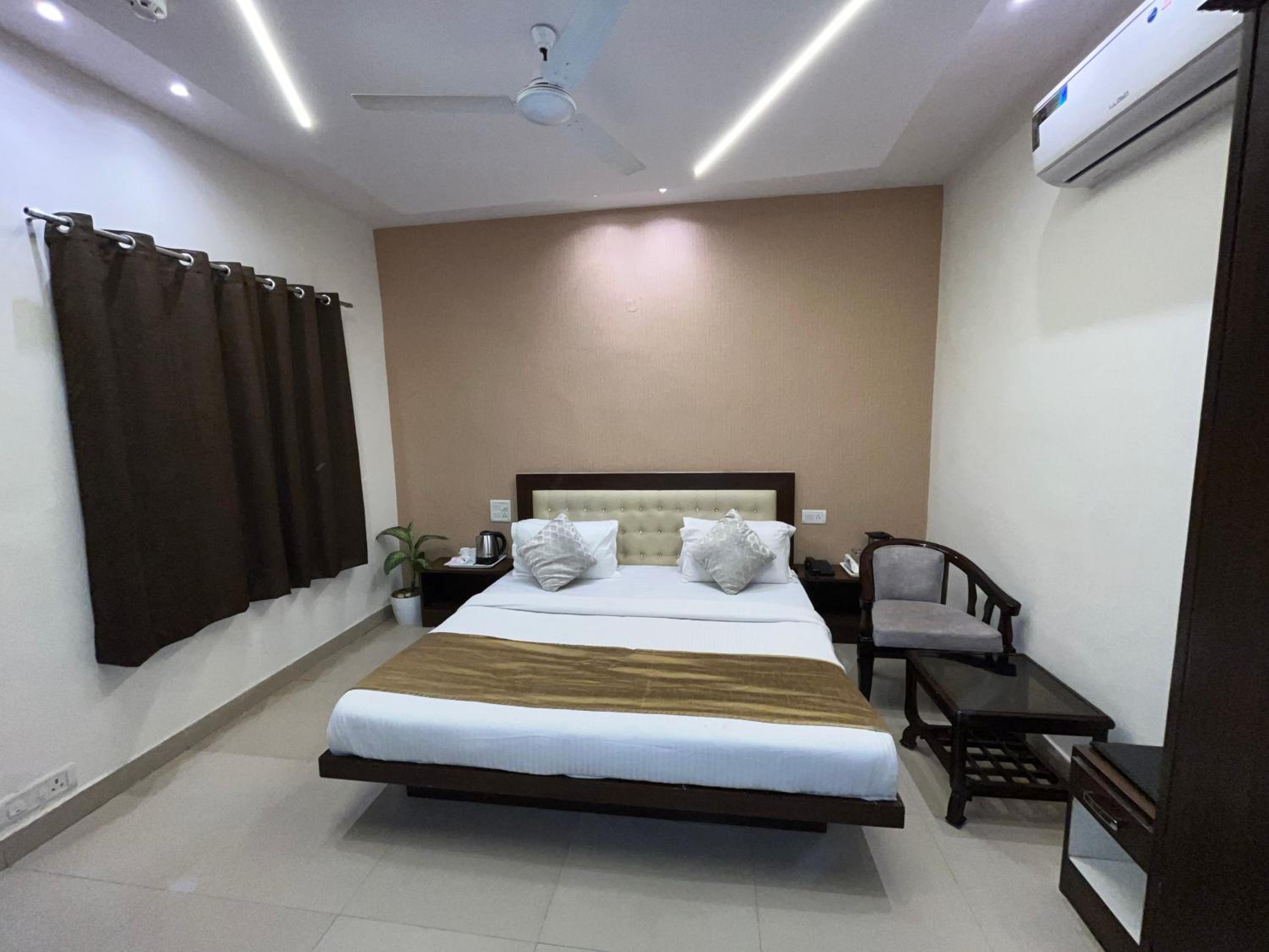 Deluxe Room - Photo 7