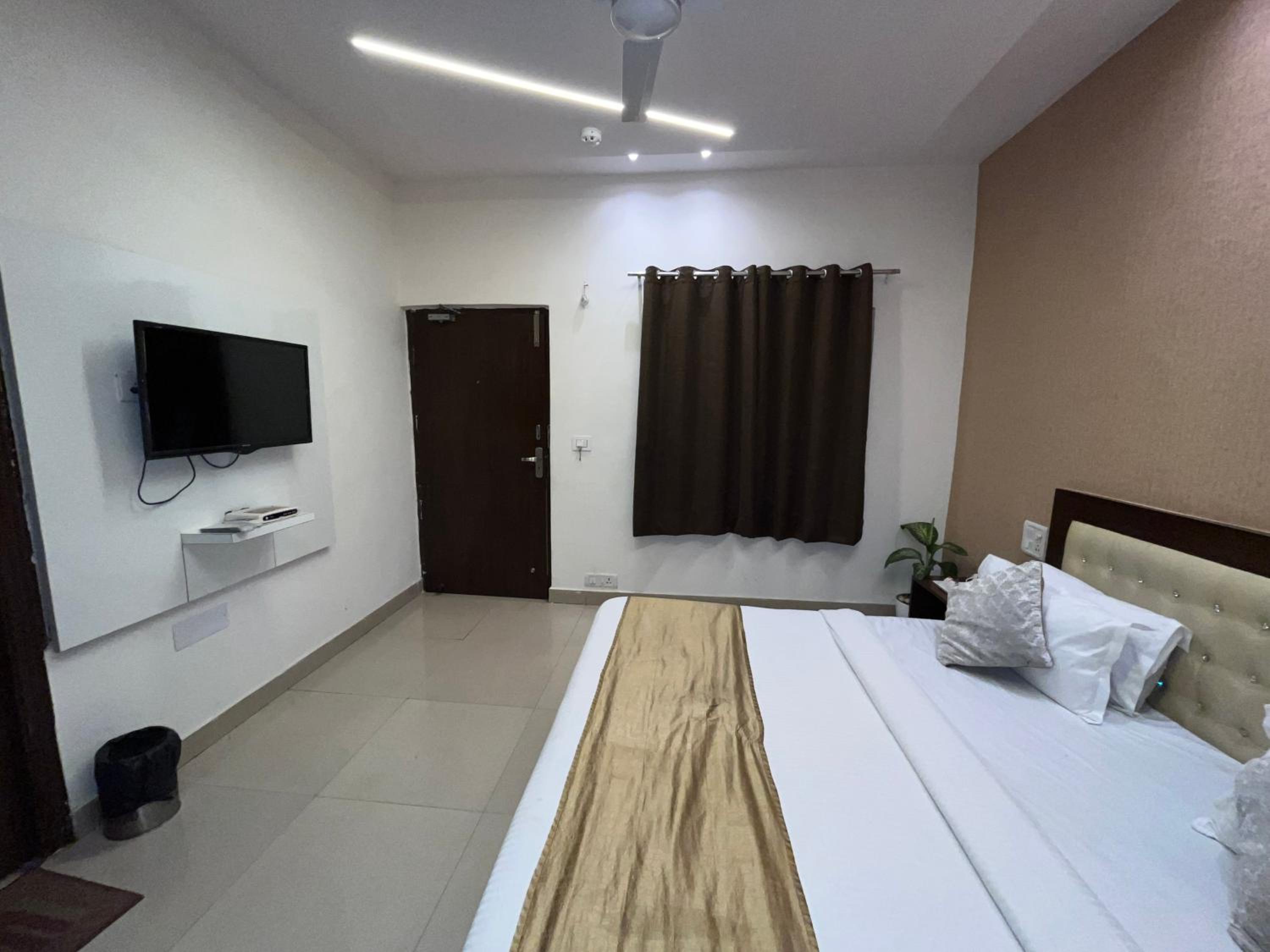 Deluxe Room - Photo 6