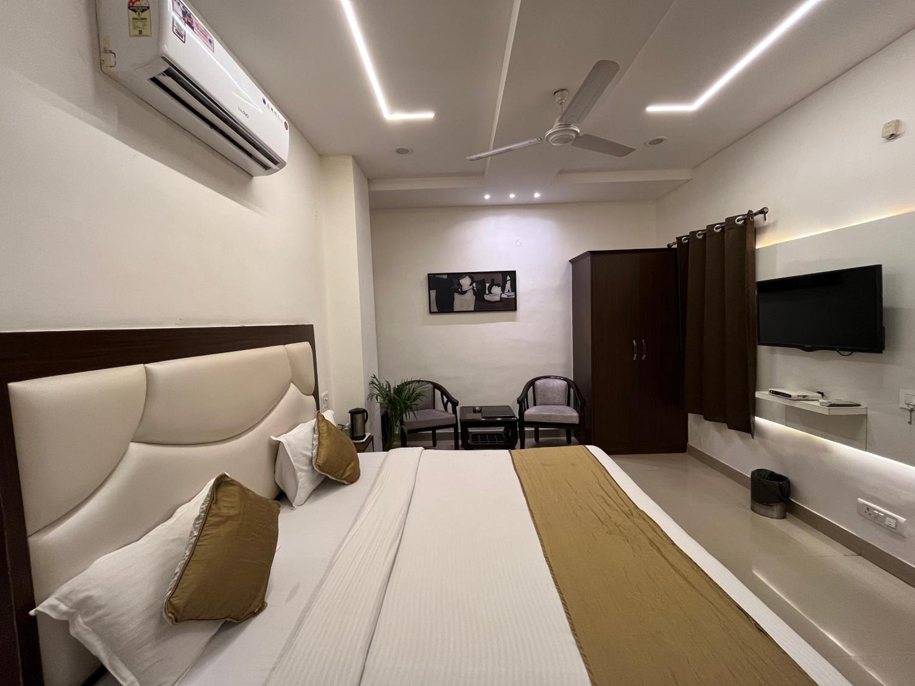 Deluxe Room - Photo 5