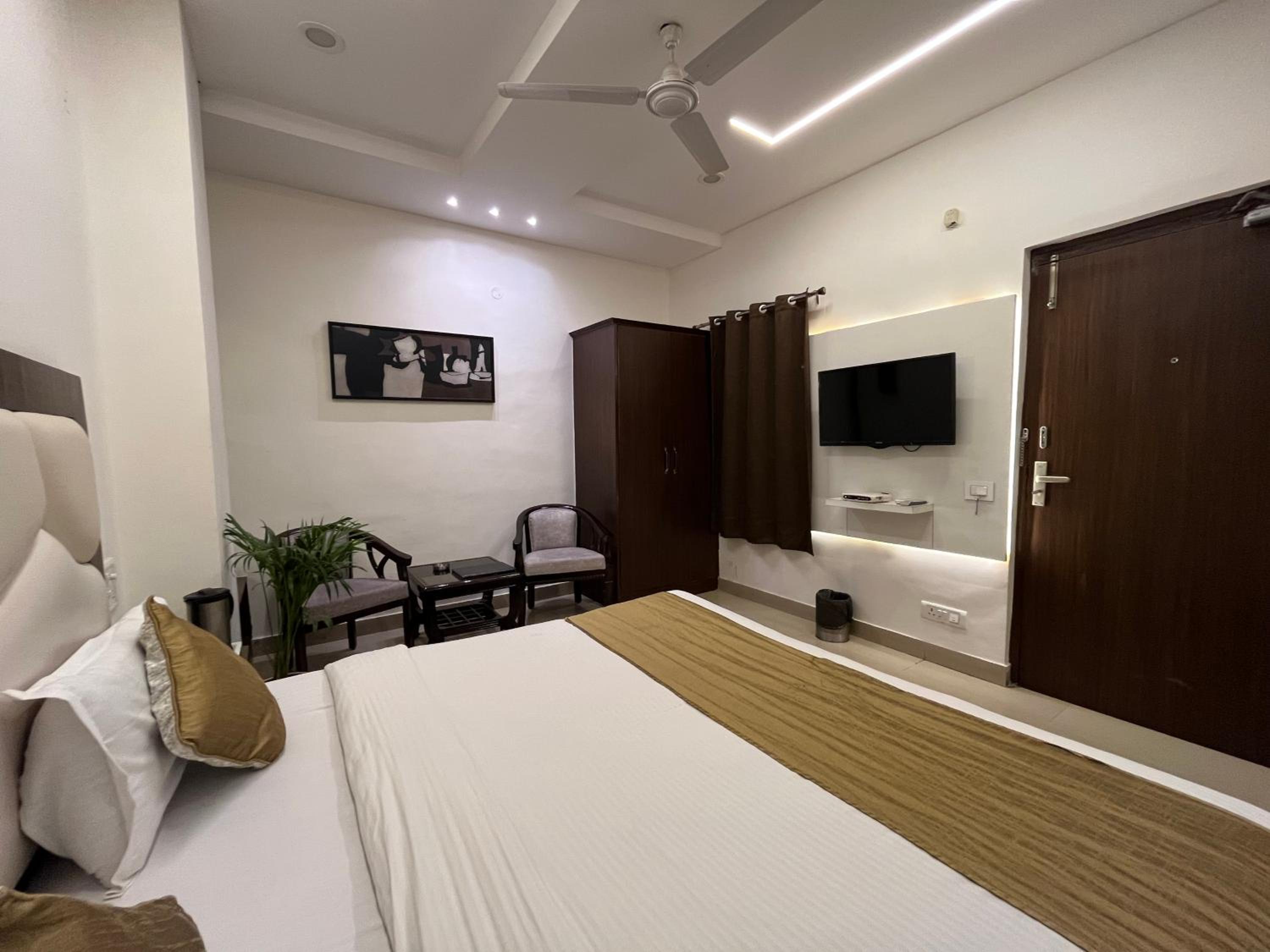 Deluxe Room - Photo 4
