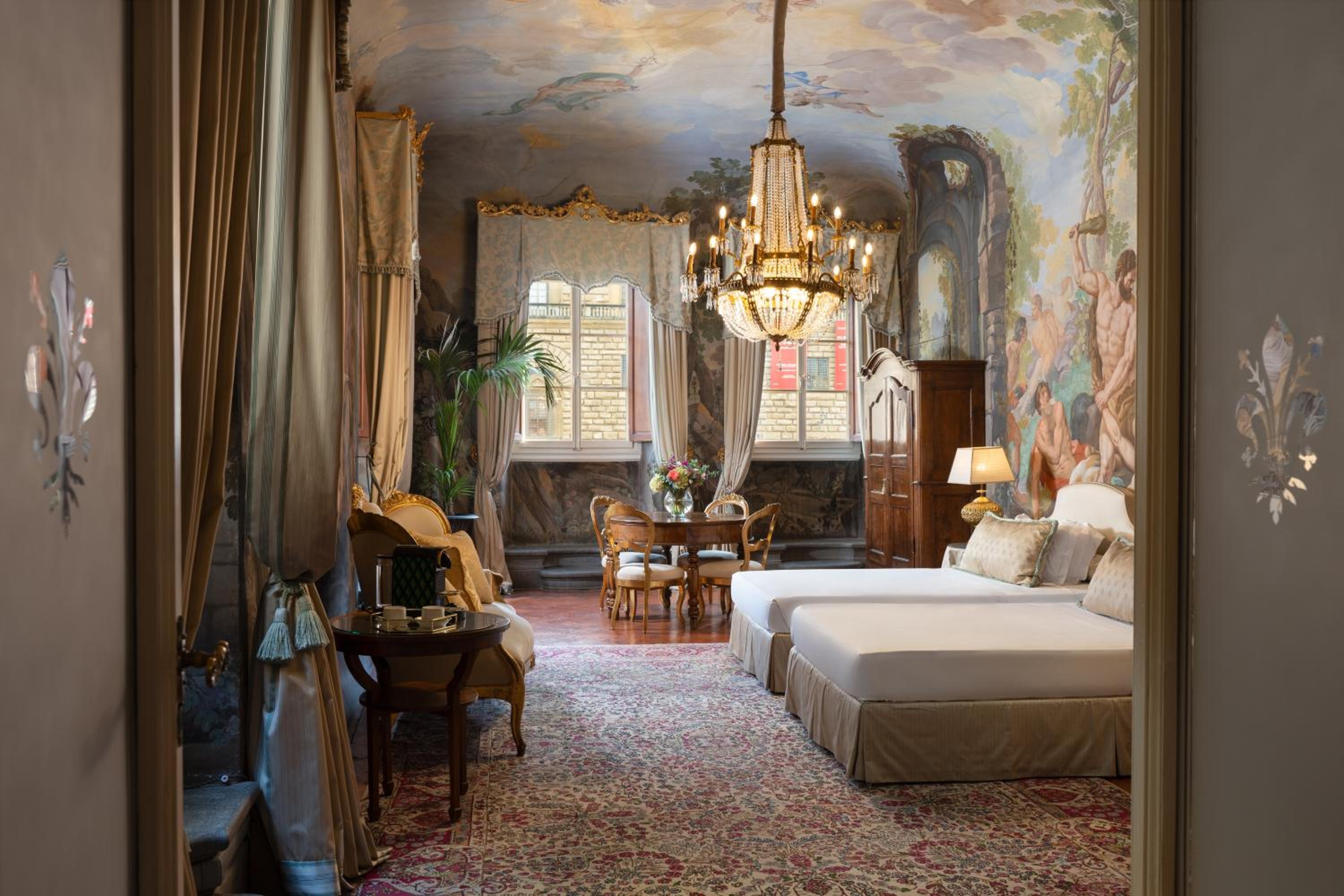 King Suite with Whirlpool photo 1