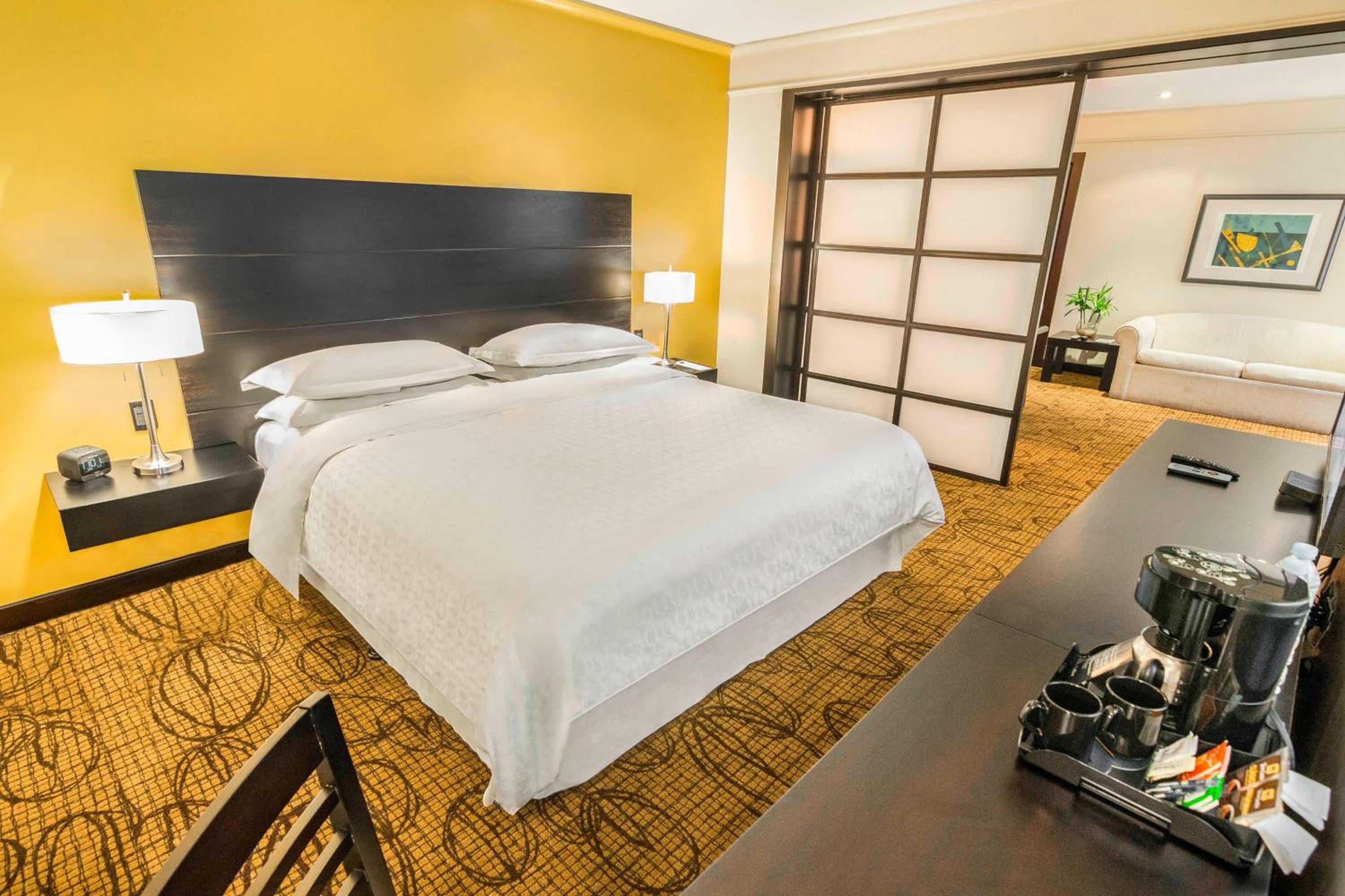 Deluxe King Suite