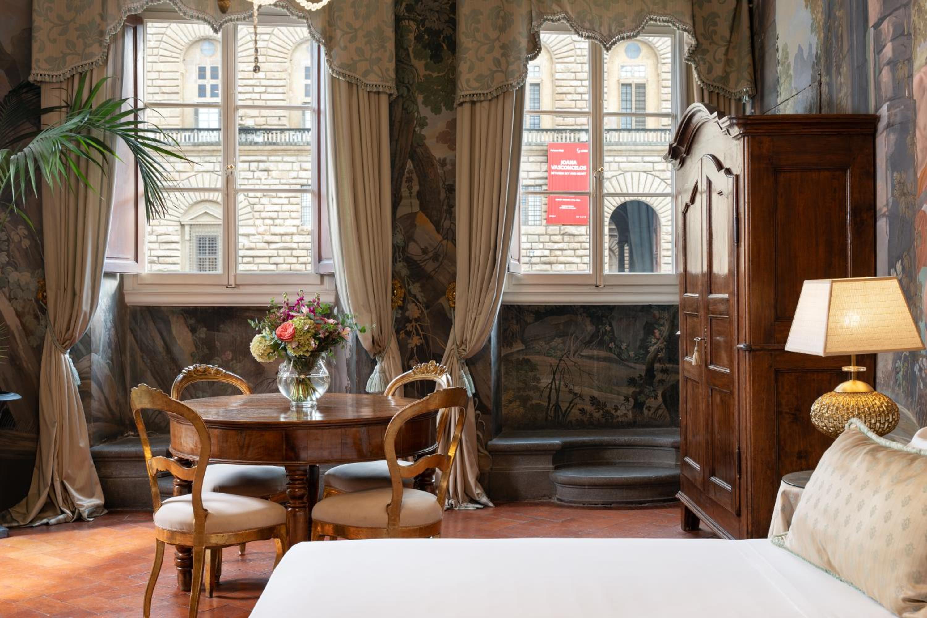 King Suite with Whirlpool photo 3