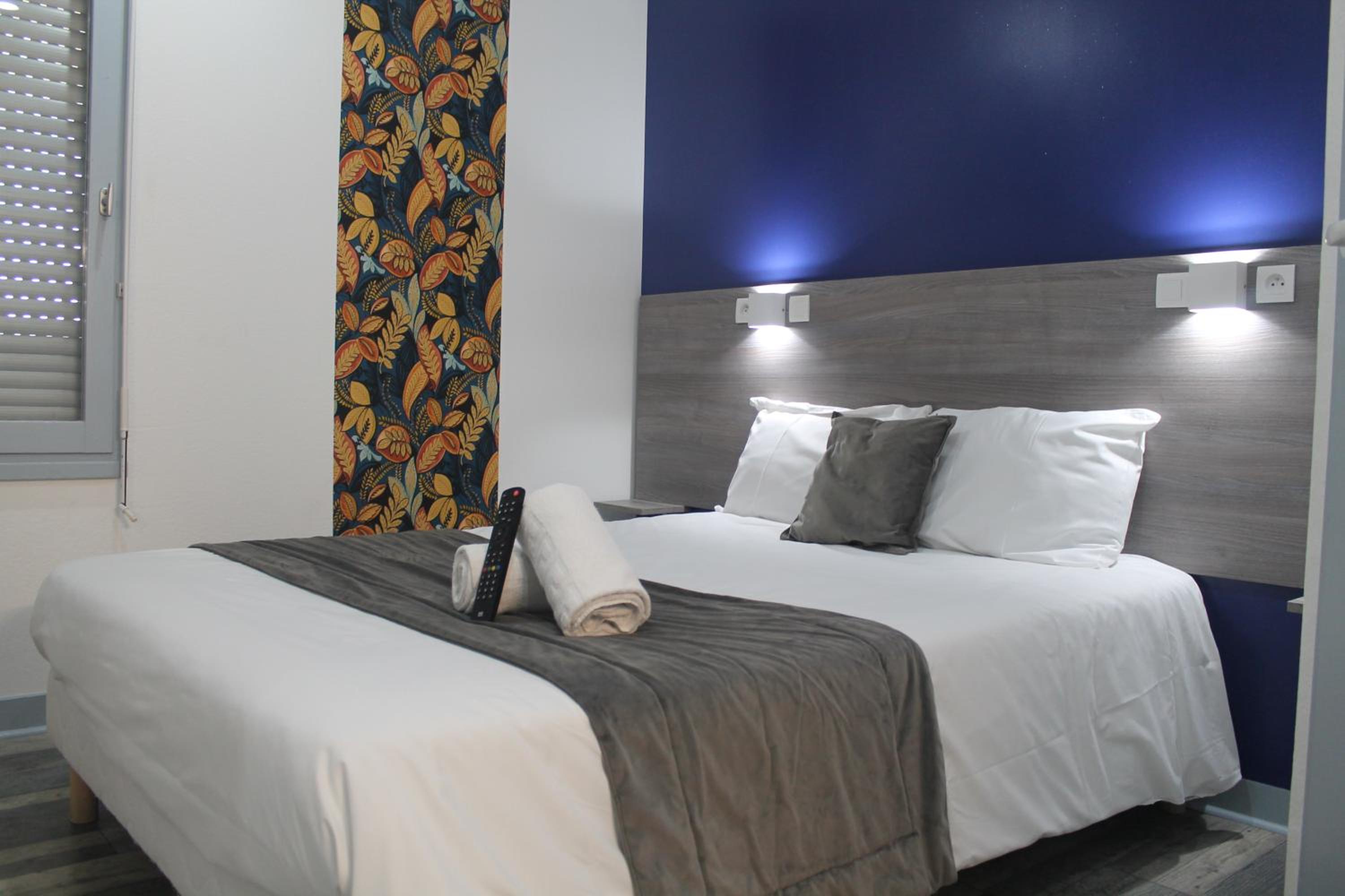 Double Room - Photo 14