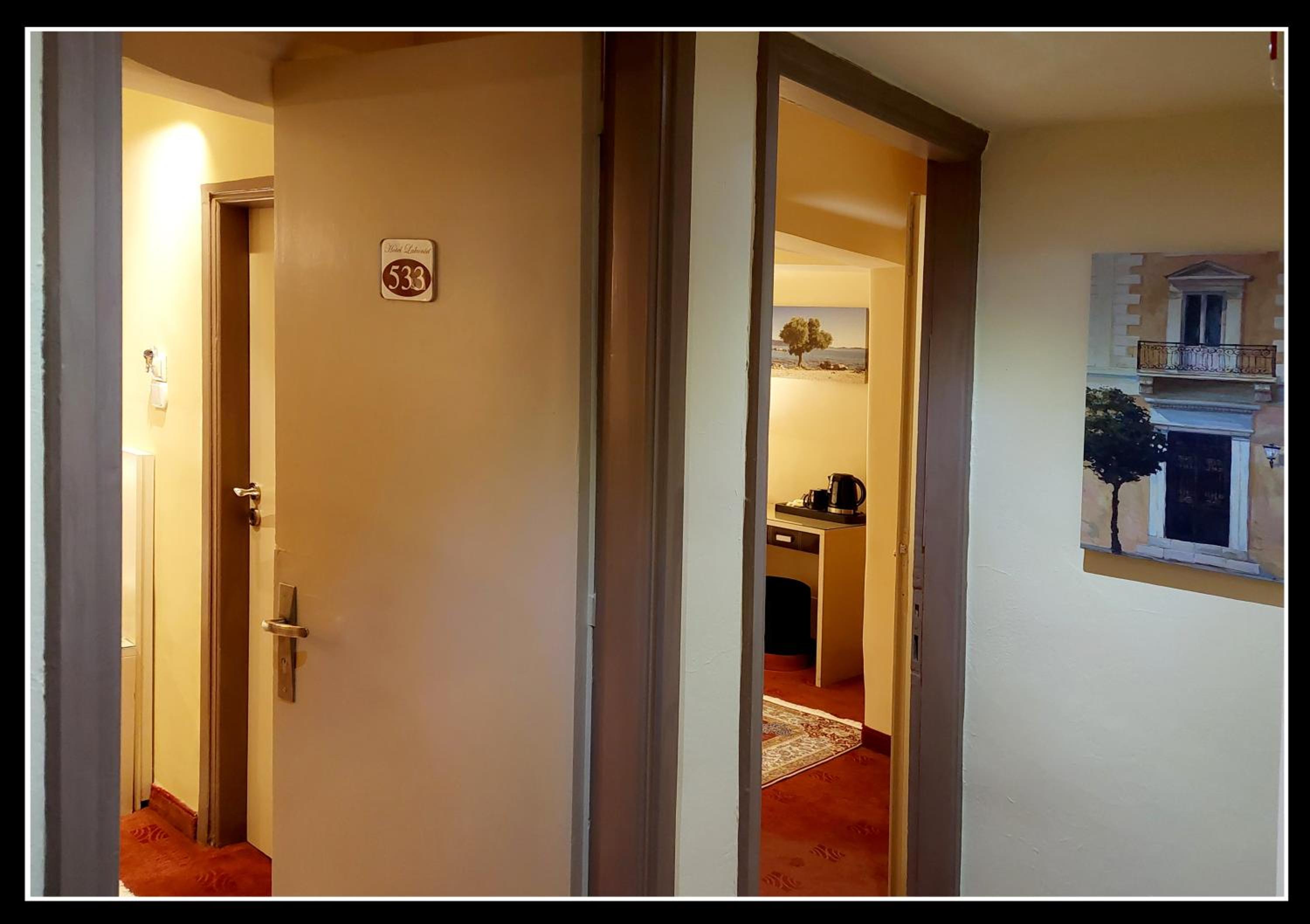 Superior Family Room - Photo 3