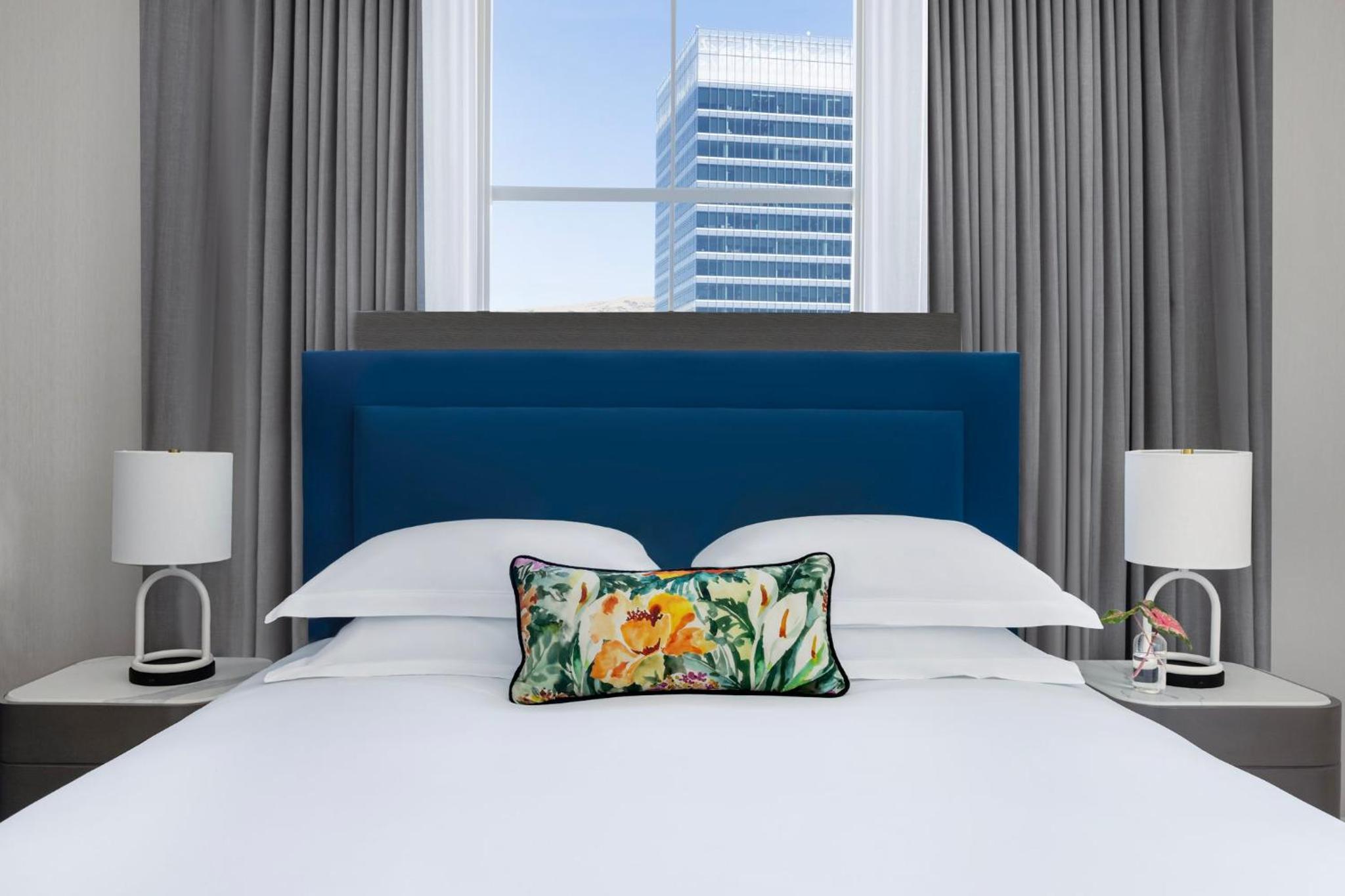 King Studio Suite - High Floor photo 3