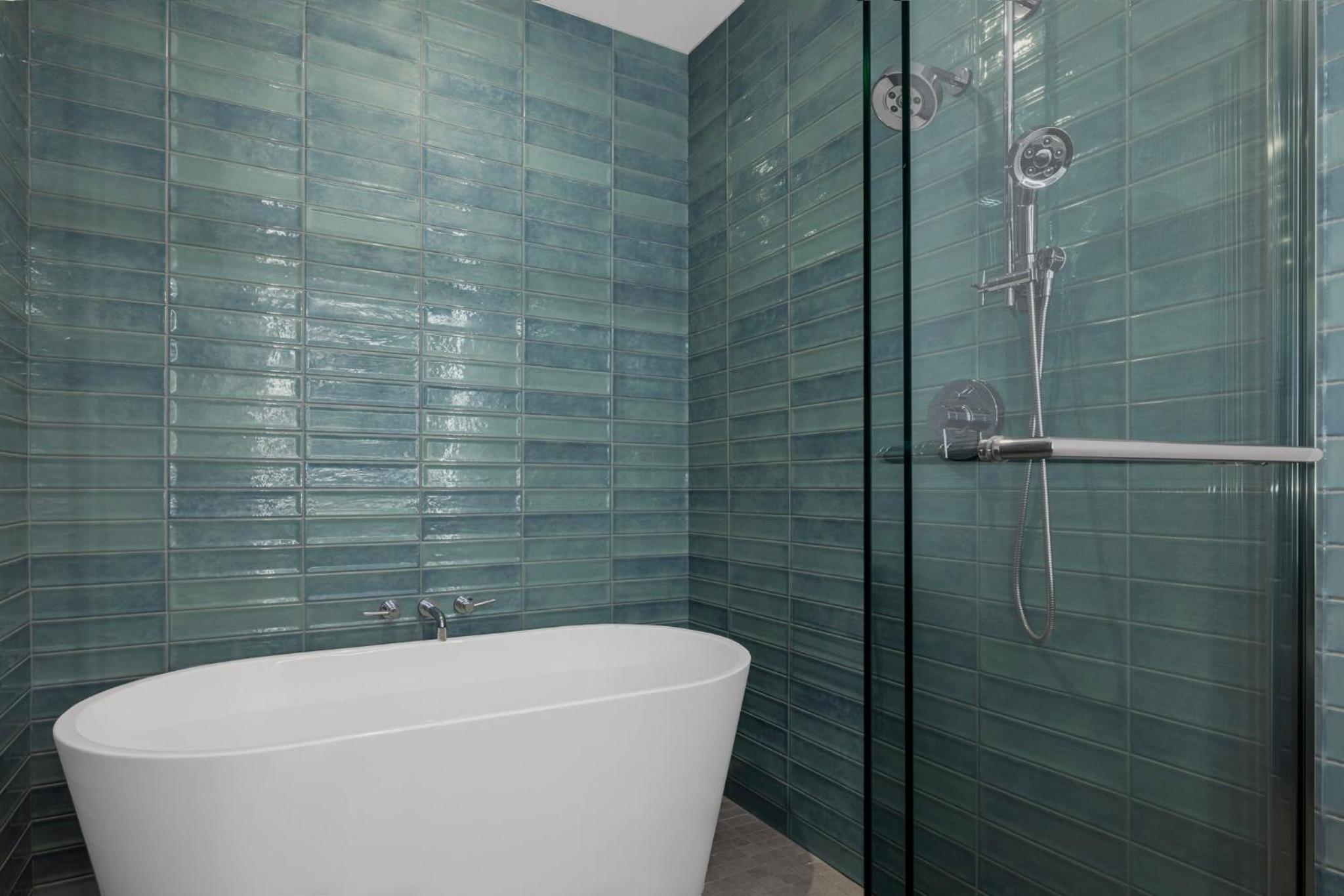 Premium King Room with City View - High Floor photo 3