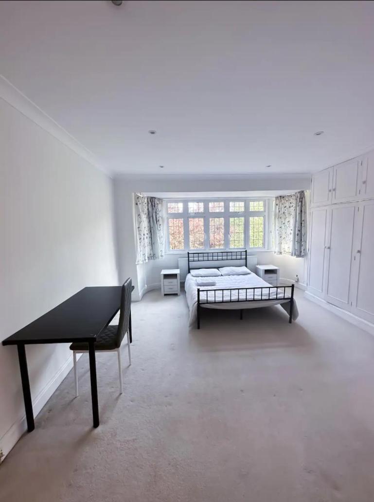 Double Room With Private Bathroom photo 3
