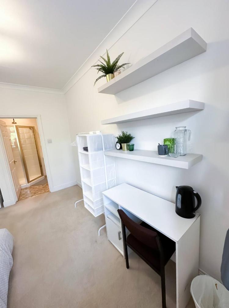 Single Room With Private Bathroom photo 2