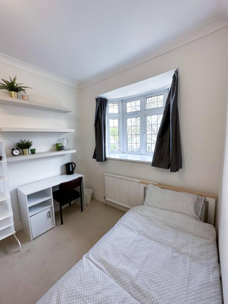 Single Room With Private Bathroom photo 1