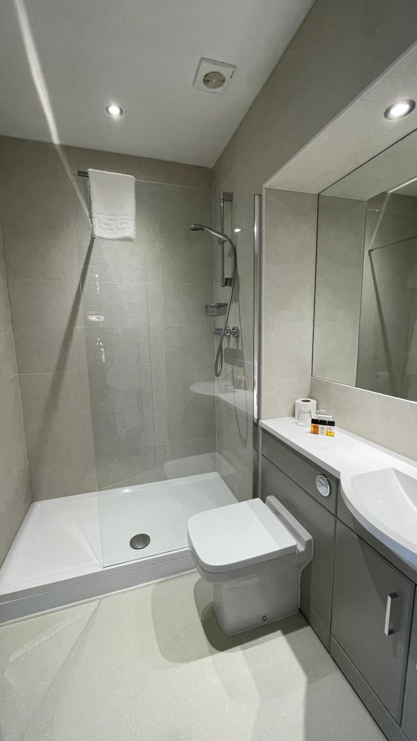 Deluxe Double Or Twin Room photo 3