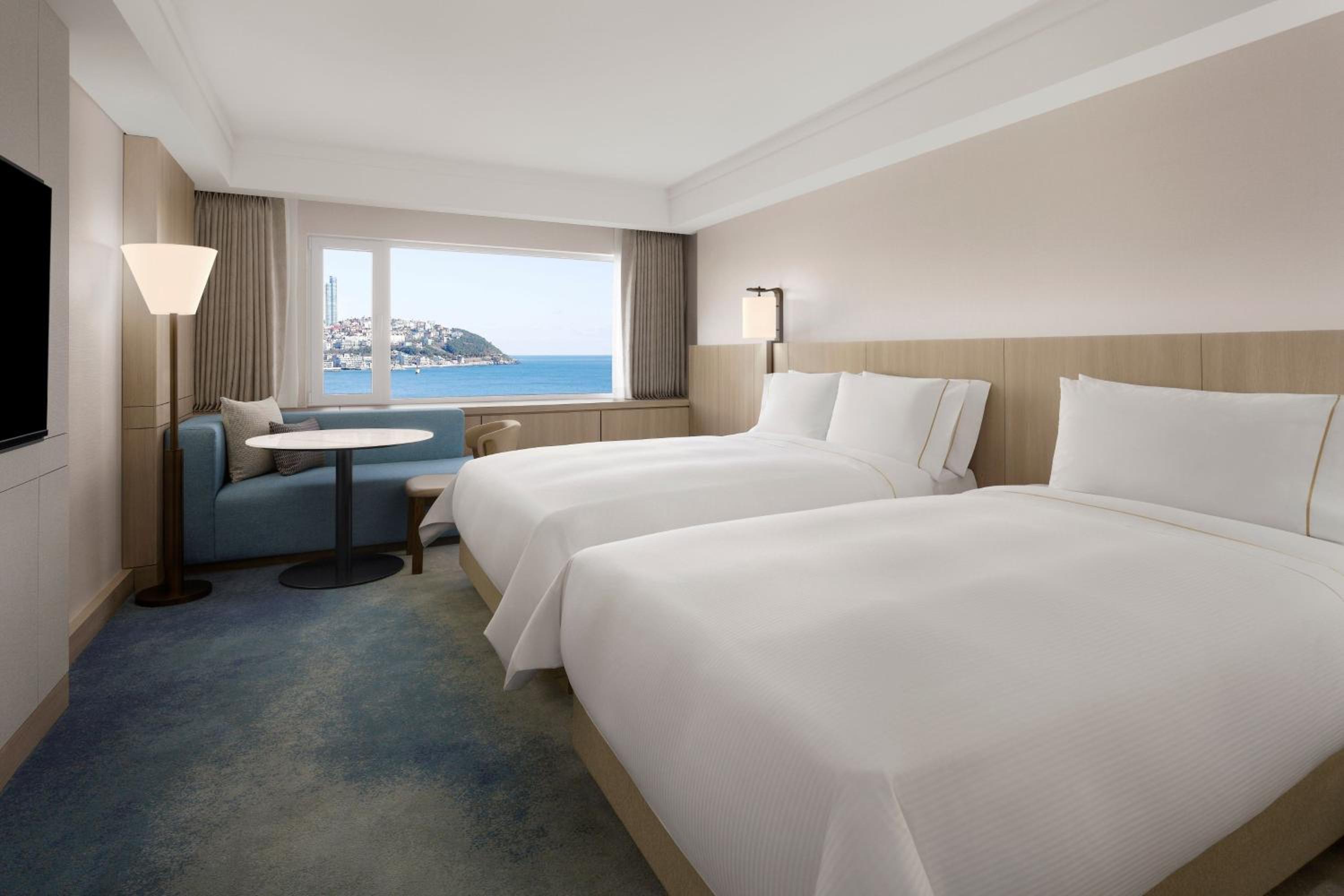 Executive Beach Family, Club lounge access, 1 Queen and 1 Twin, Haeundae Beach view - Photo 1