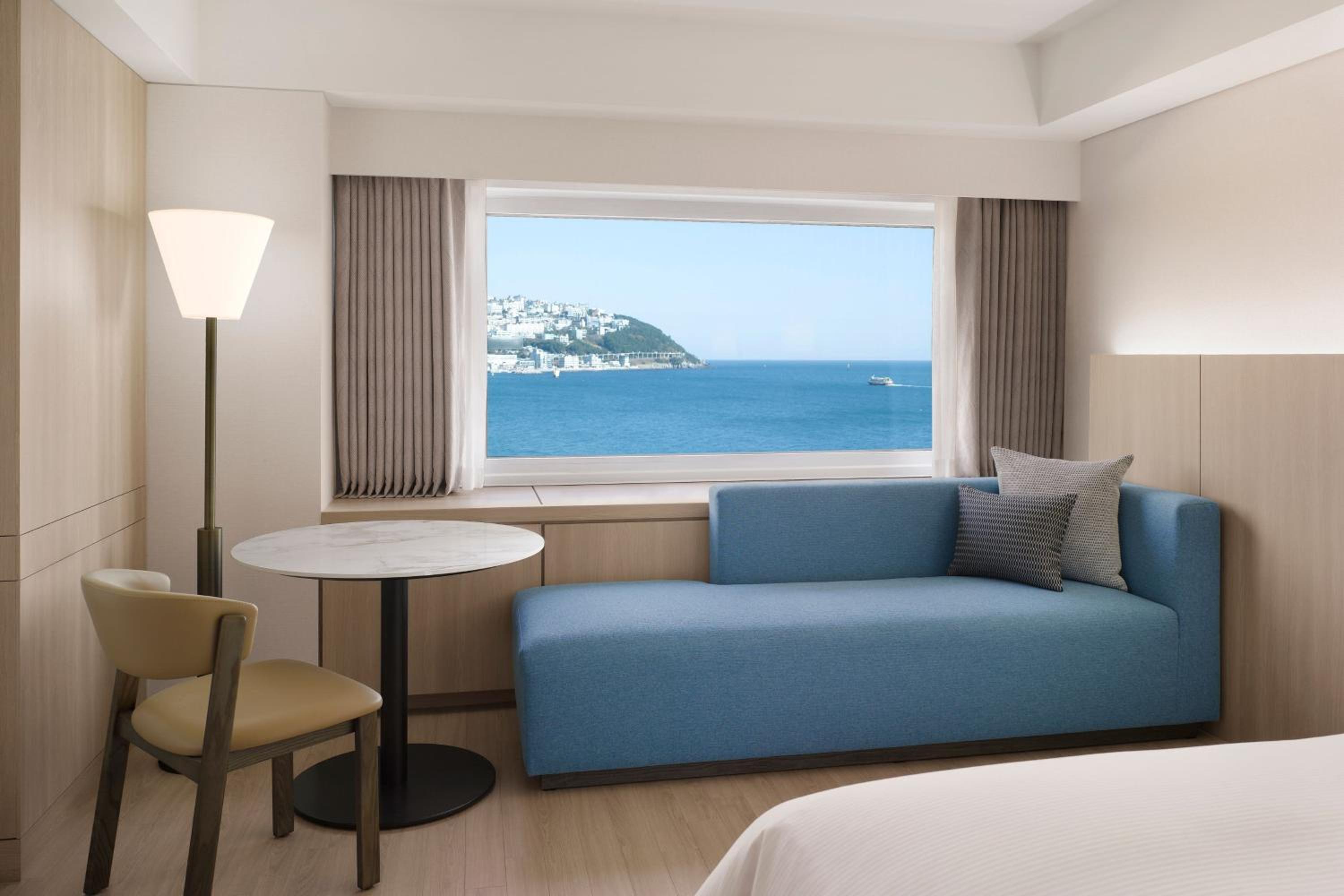 Deluxe Beach Ondol, 1 King, Haeundae Beach view - Photo 4