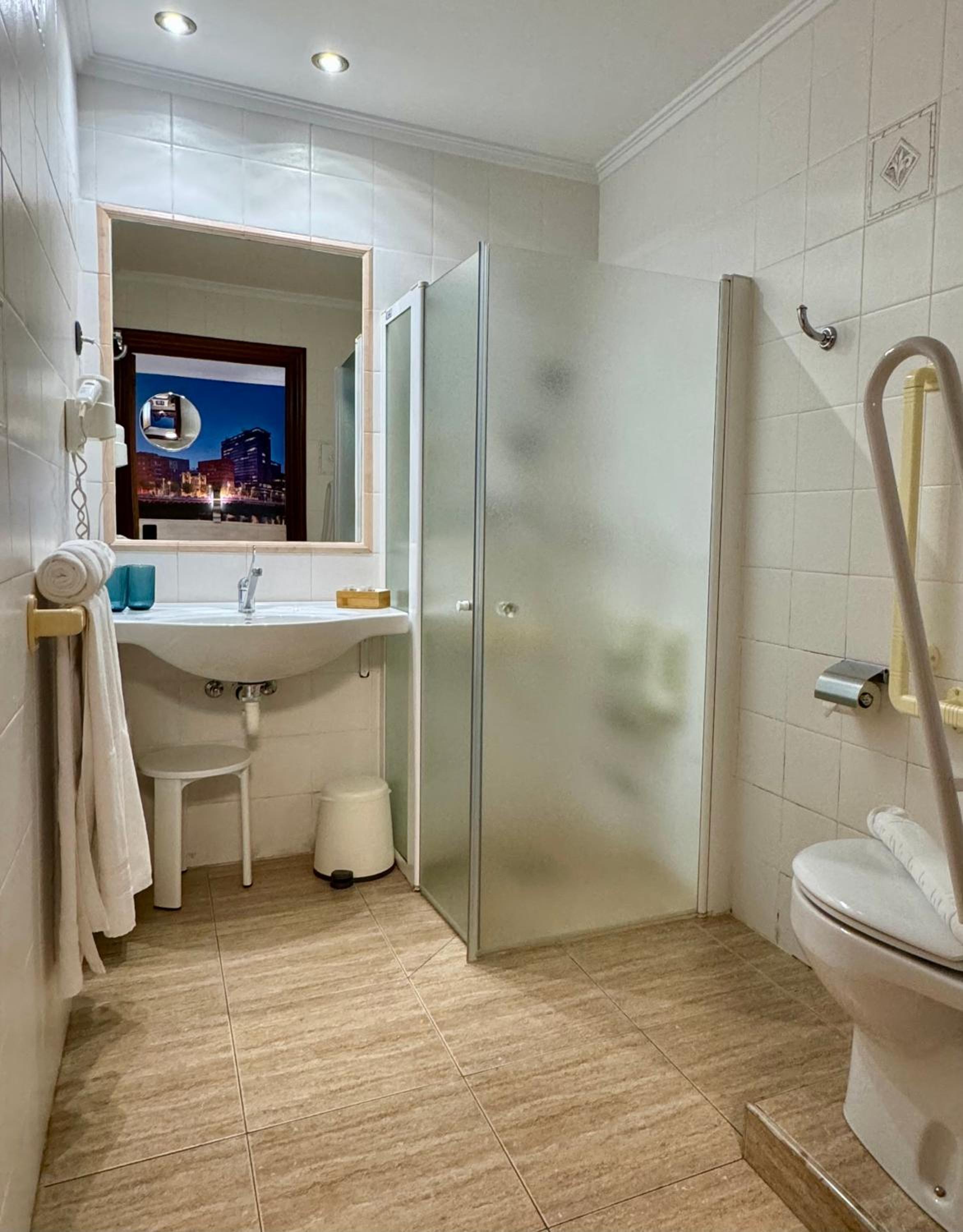 Double or Twin Room - Photo 3
