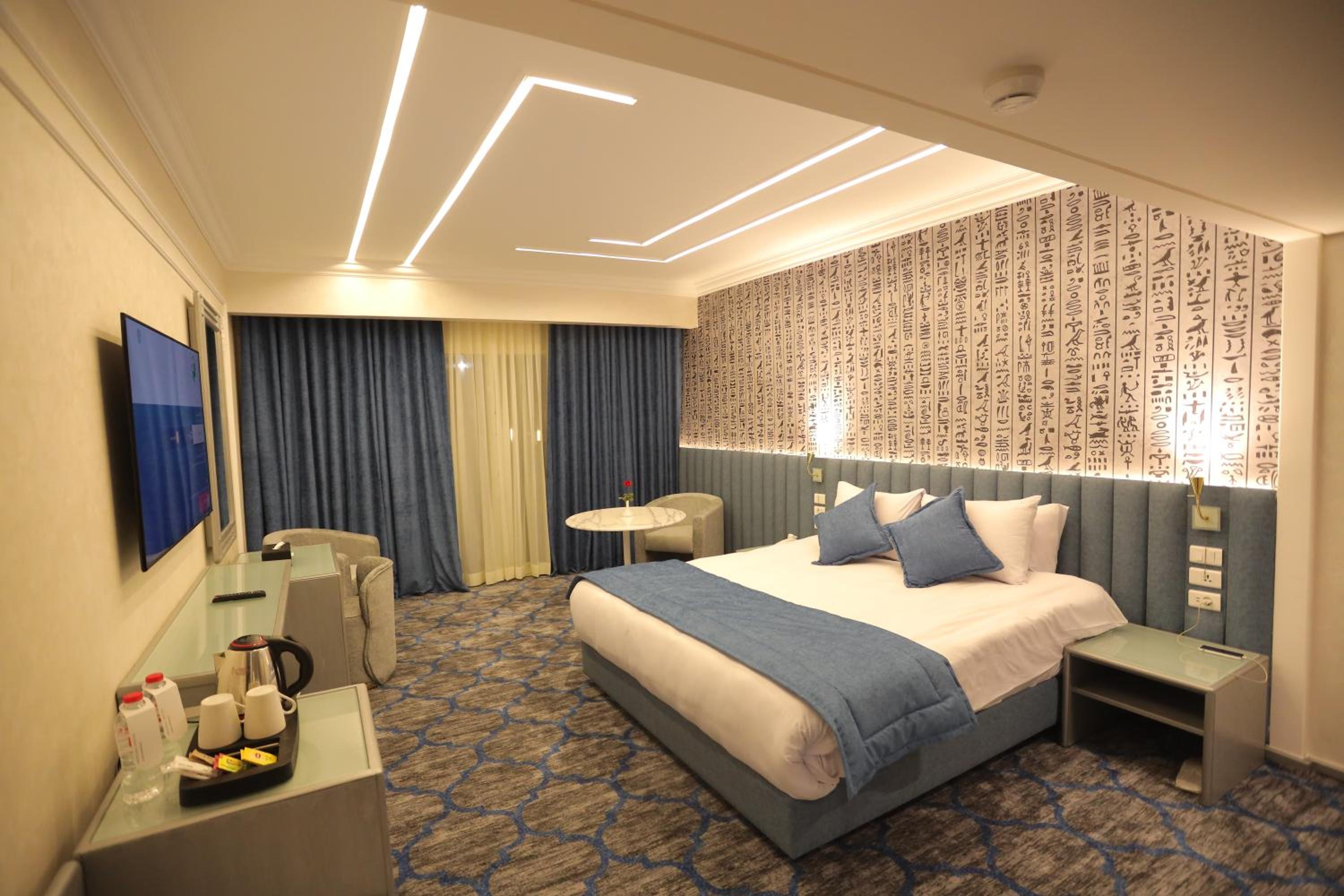 Deluxe Single Room With Balcony thumbnail 6