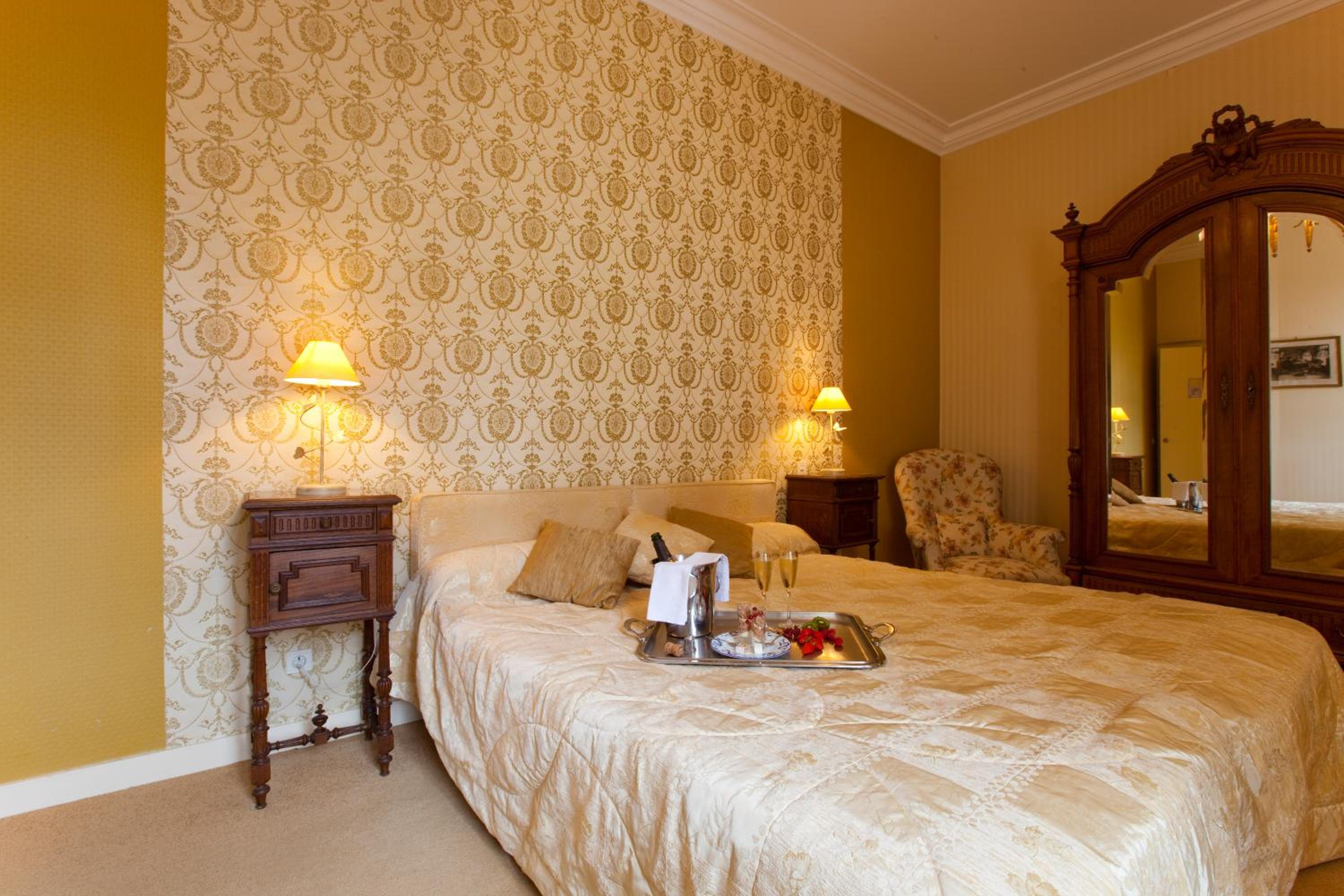 Dauphin Twin Room