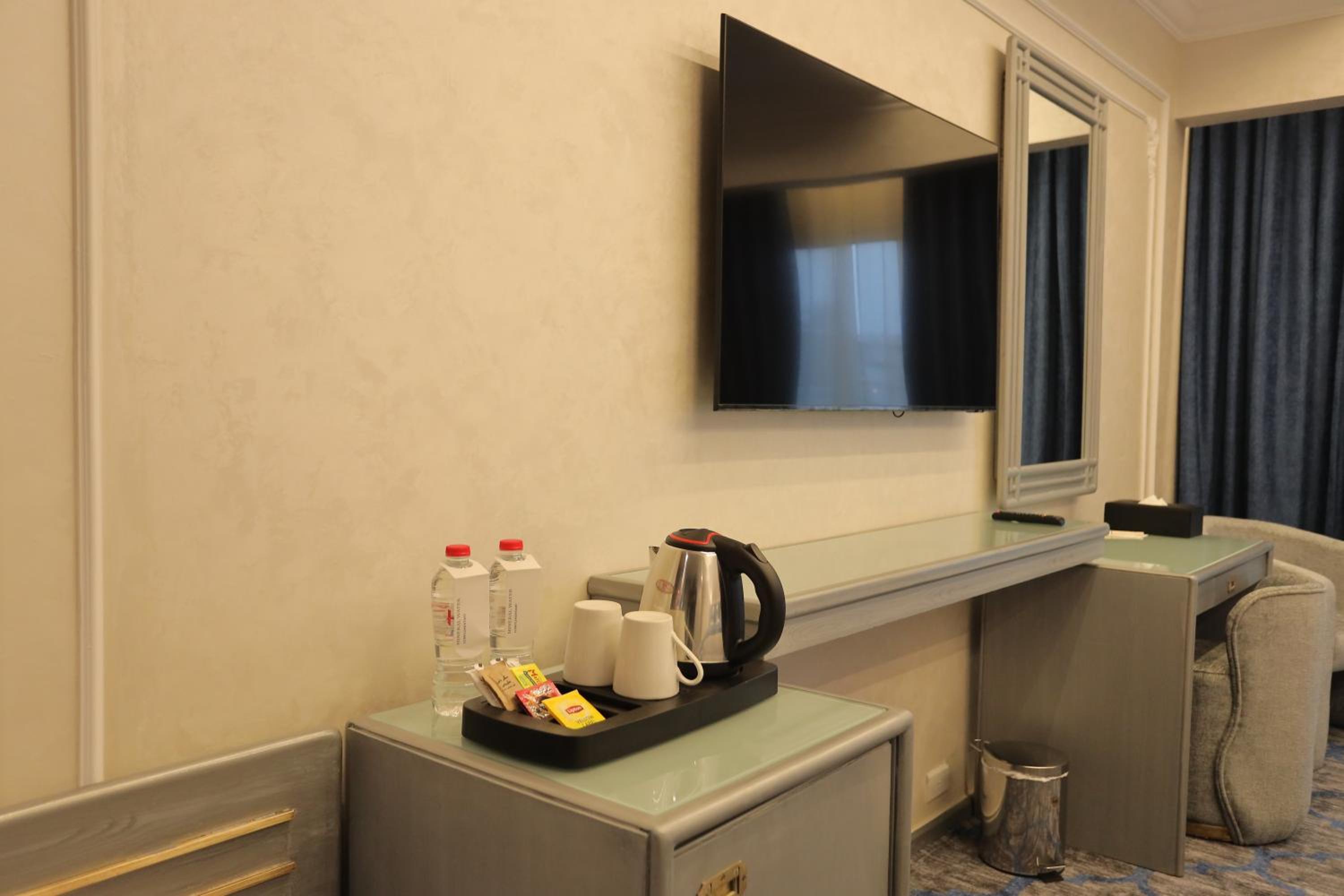 Deluxe Double Or Twin Room With Balcony thumbnail 5