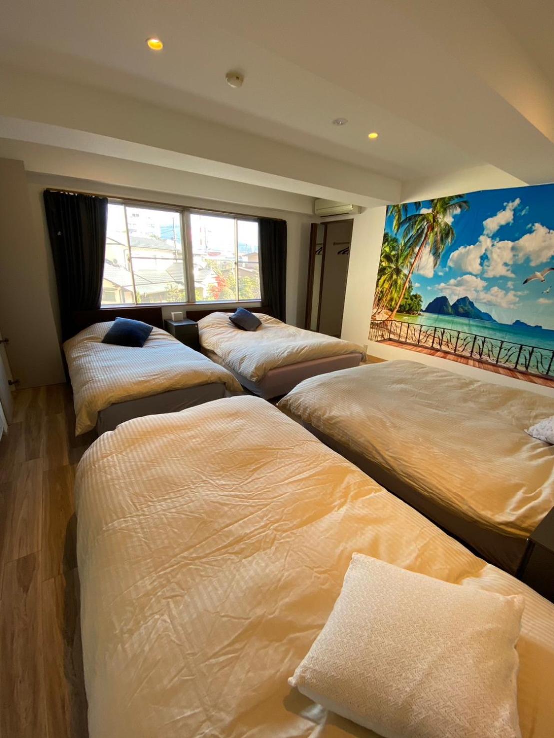 Superior Family Room photo 1