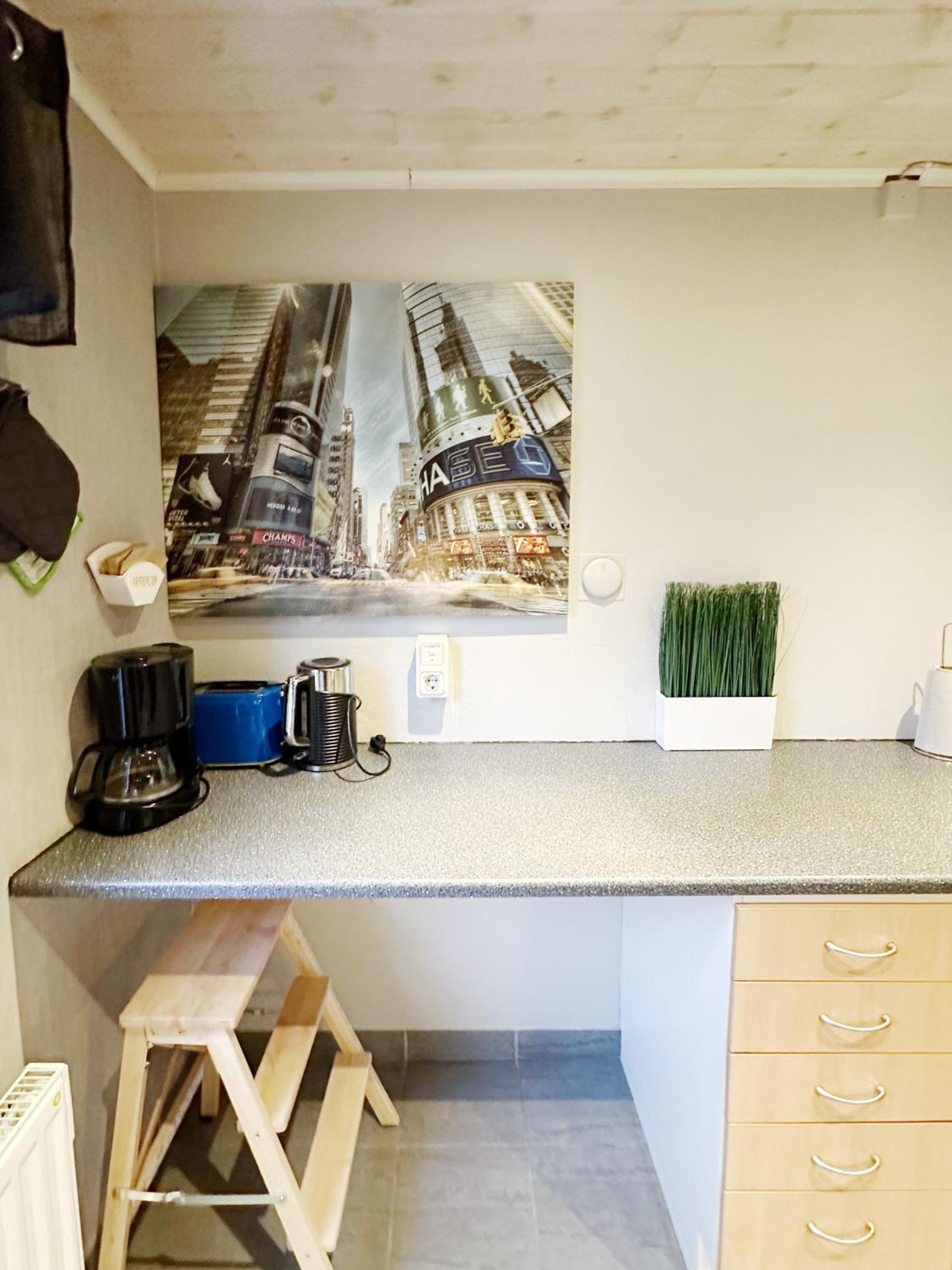 Three-bedroom House - Pets Allowed - Photo 32