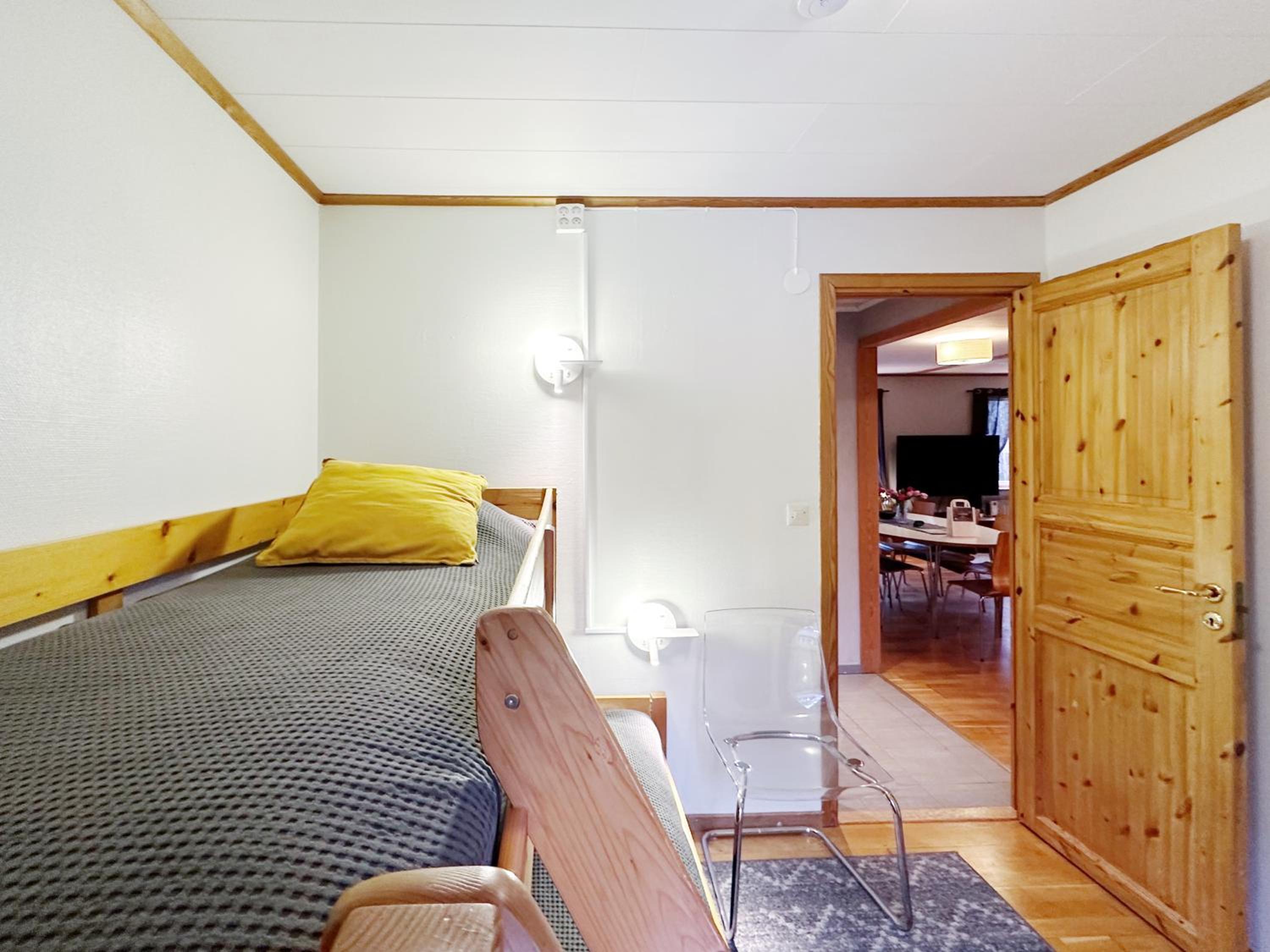 Three-bedroom House - Pets Allowed - Photo 22