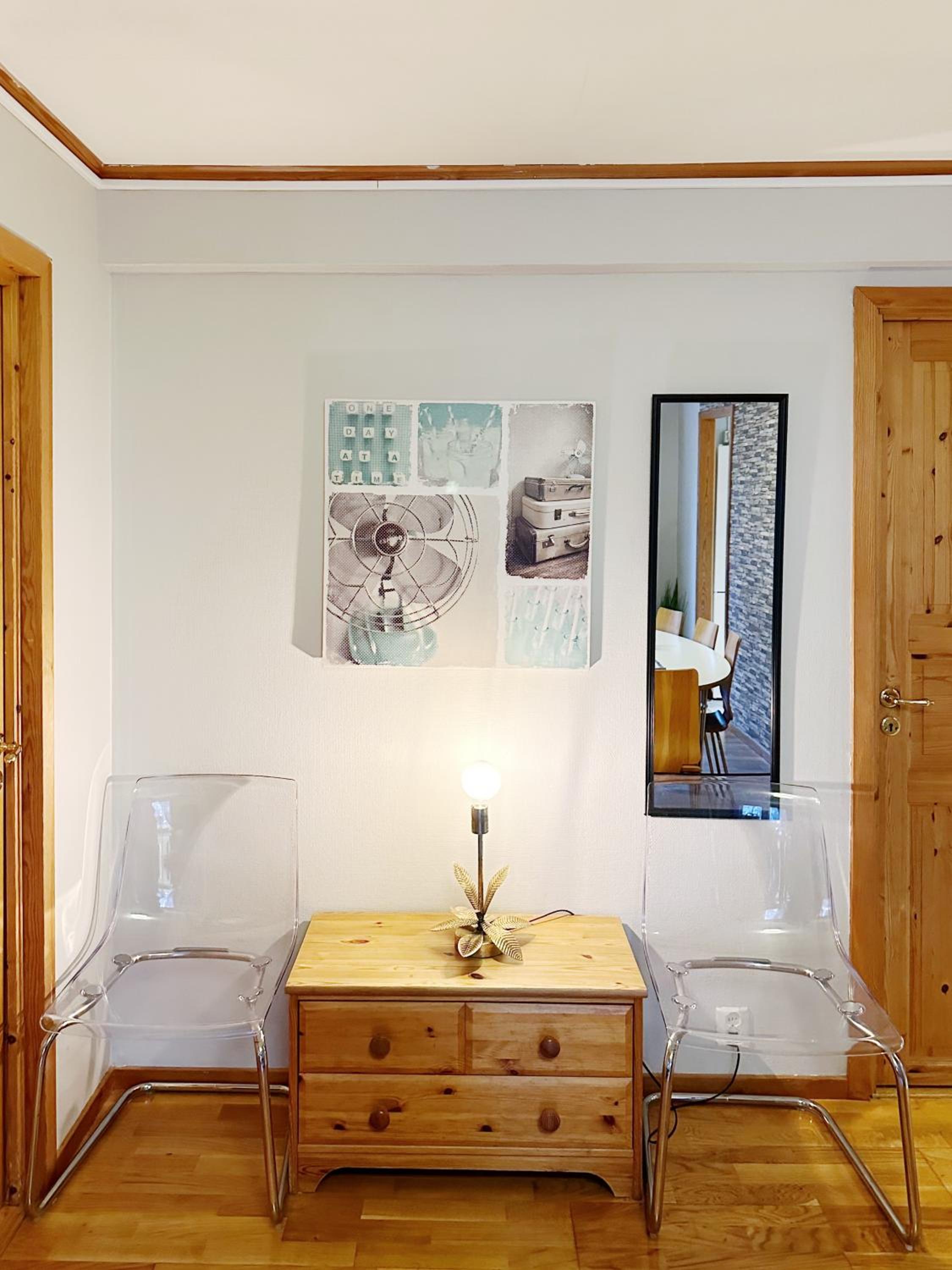 Three-bedroom House - Pets Allowed - Photo 3