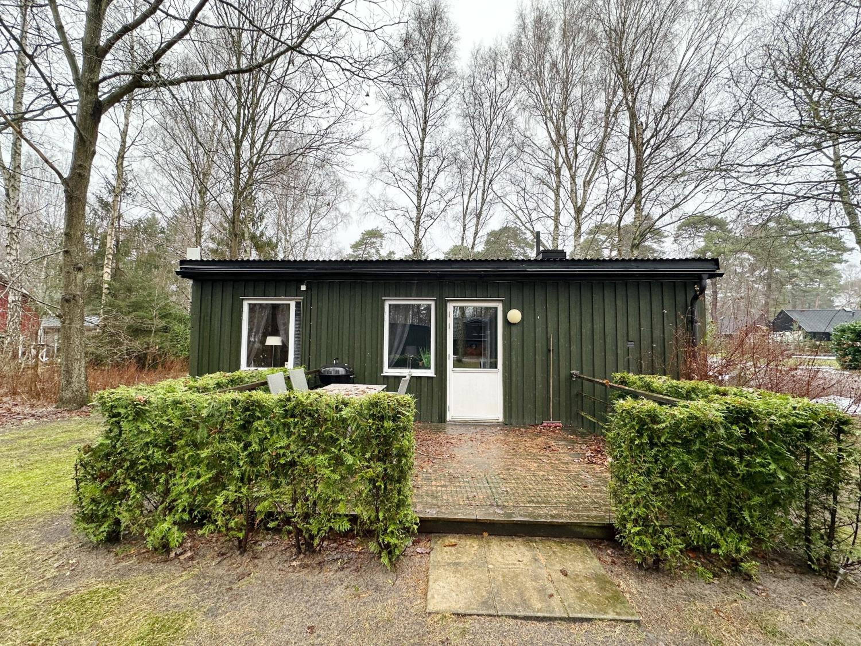 Three-bedroom House - Pets Allowed - Photo 11