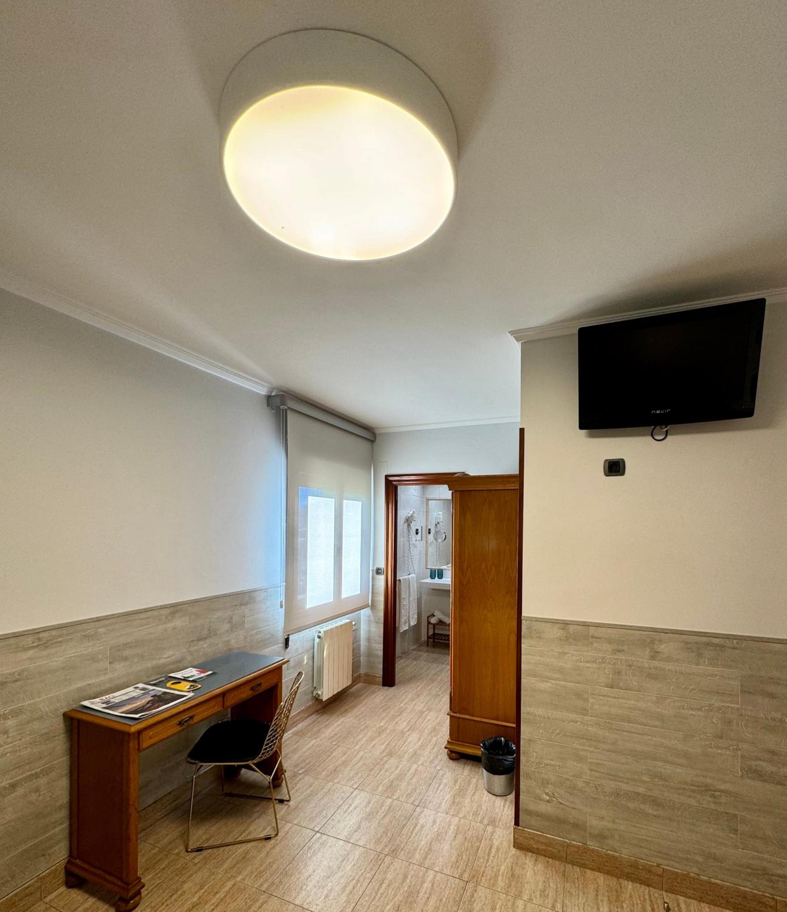 Double or Twin Room with View - Photo 5