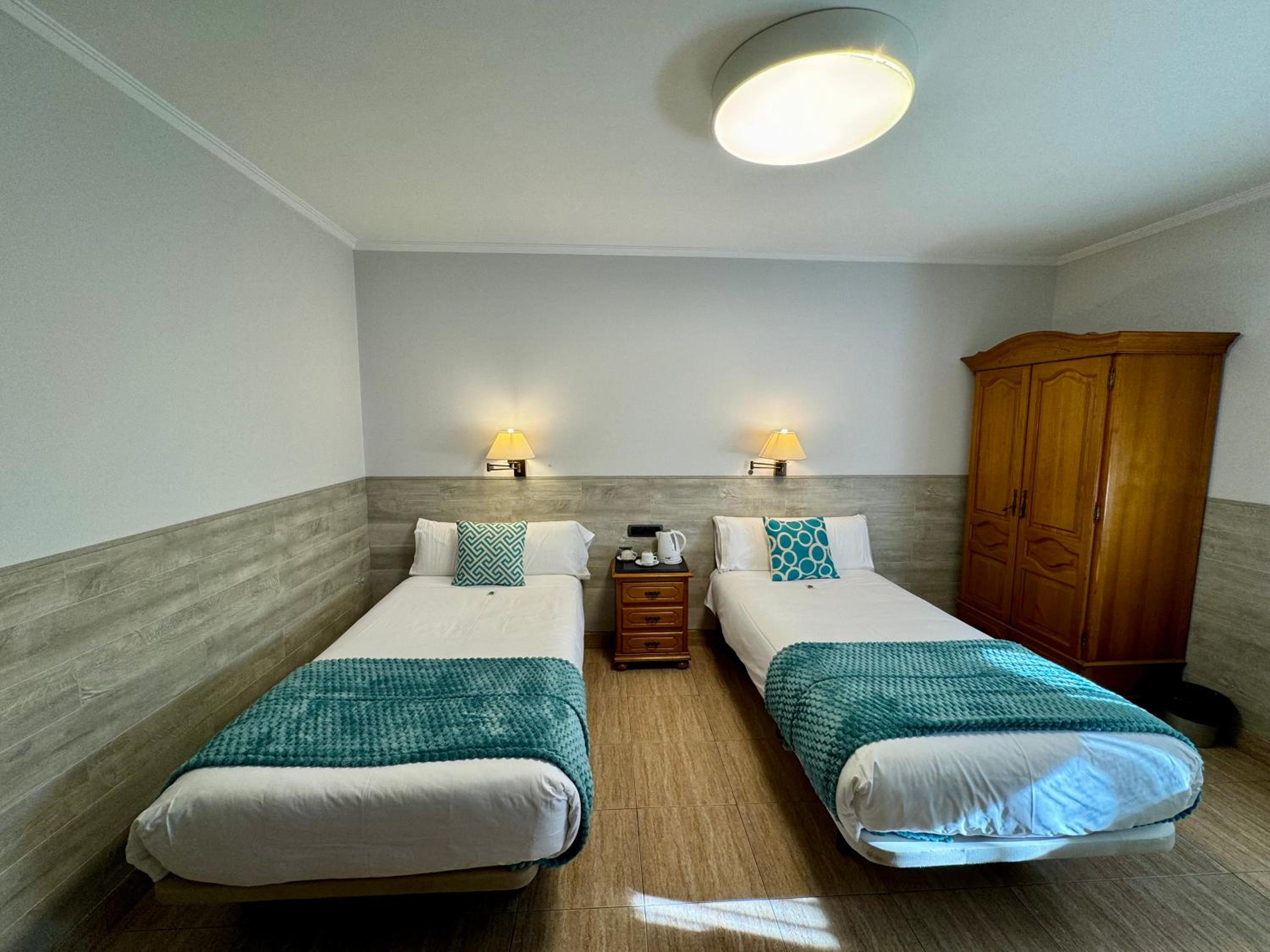 Double or Twin Room with View - Photo 8
