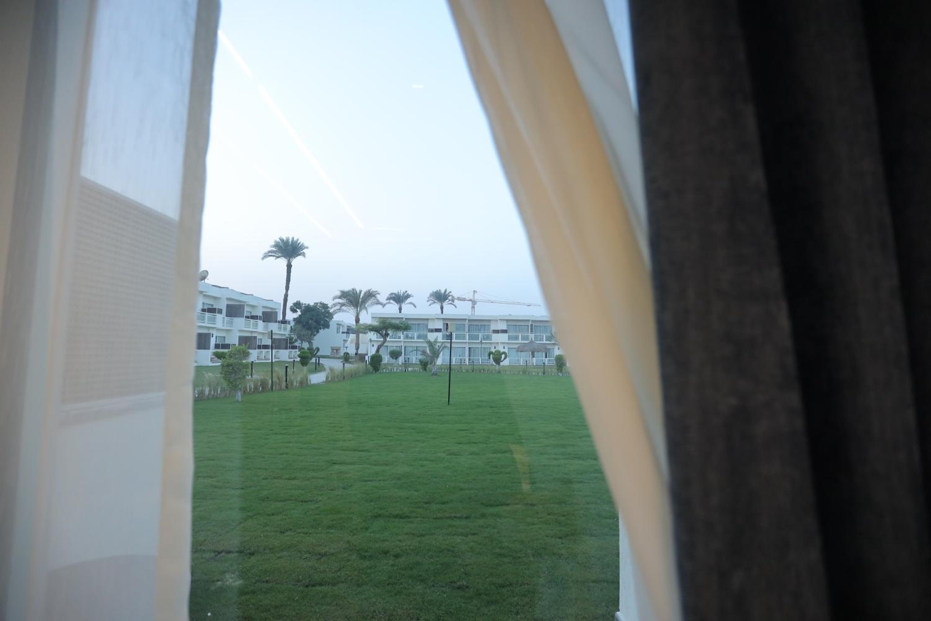 Deluxe Single Room With Balcony thumbnail 5