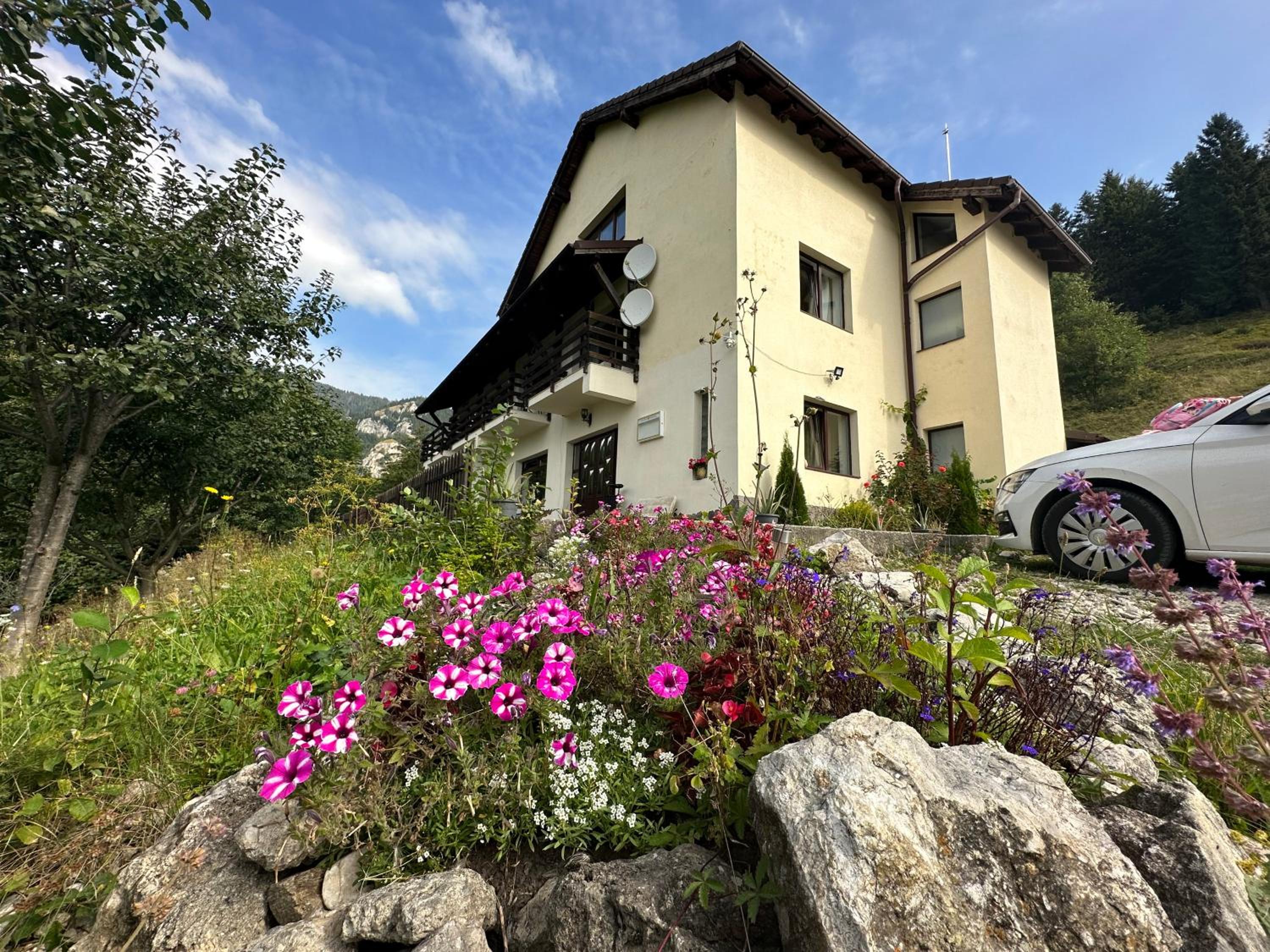 Villa photo 3